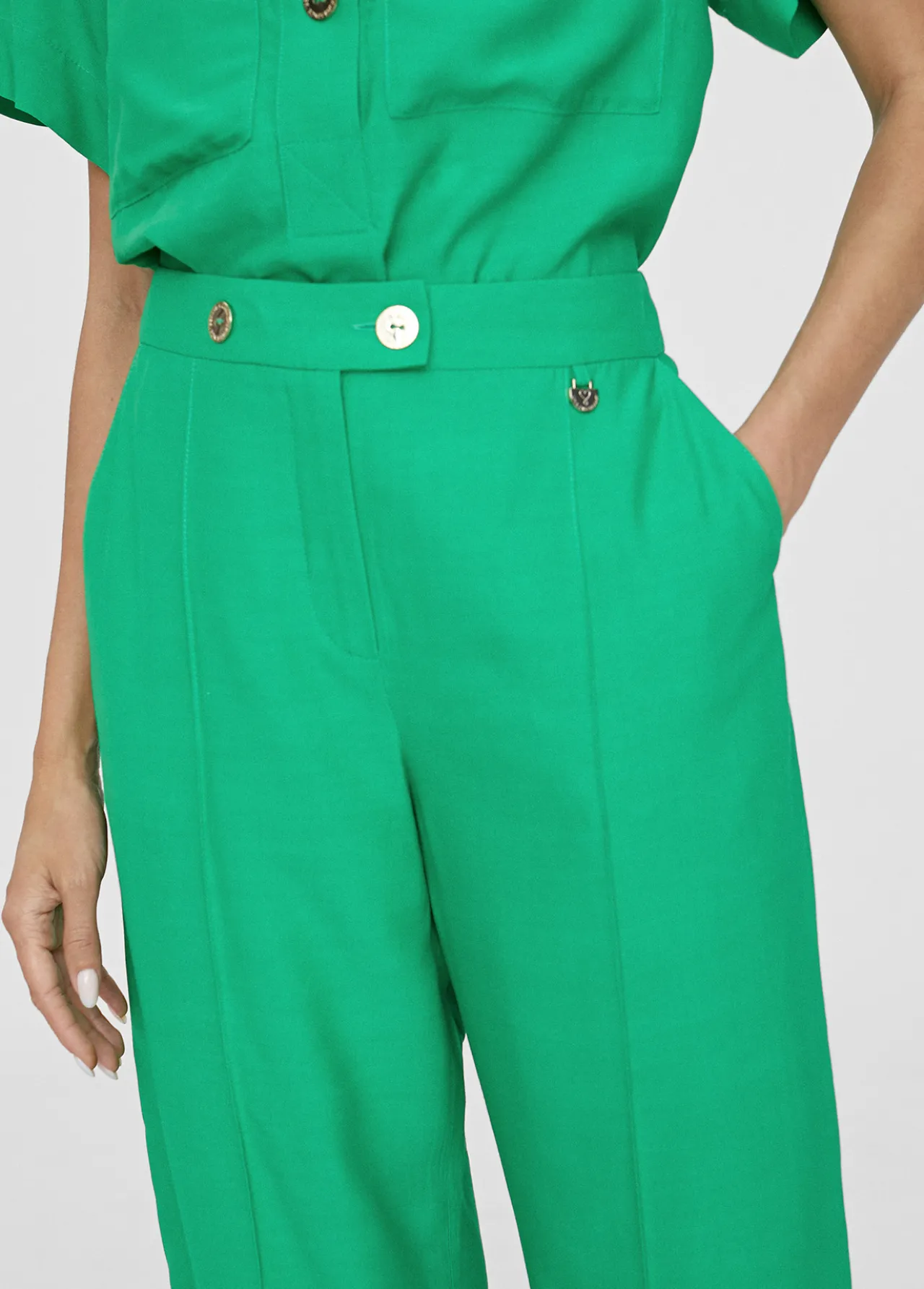 pantaln_cropped_monocolor_2-1.webp Lola Casademunt Pantalones<Pantalón cropped monocolor FUCSIA