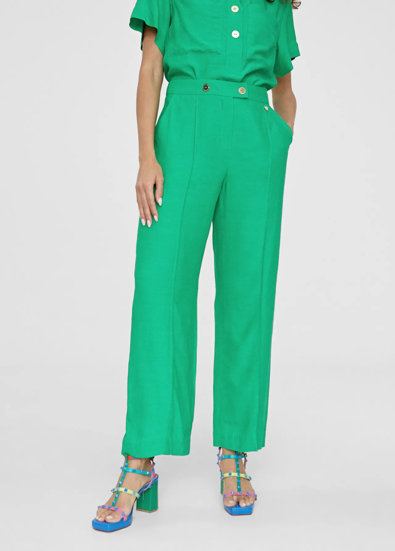 pantaln_cropped_monocolor_4-1.webp Lola Casademunt Pantalones<Pantalón cropped monocolor FUCSIA