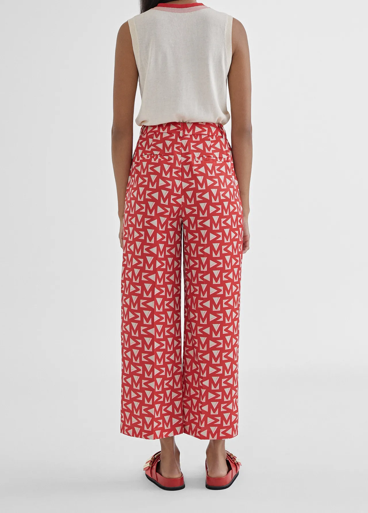 pantaln_cropped_monograma_2.webp Lola Casademunt Pantalones<Pantalón cropped monograma ROJO