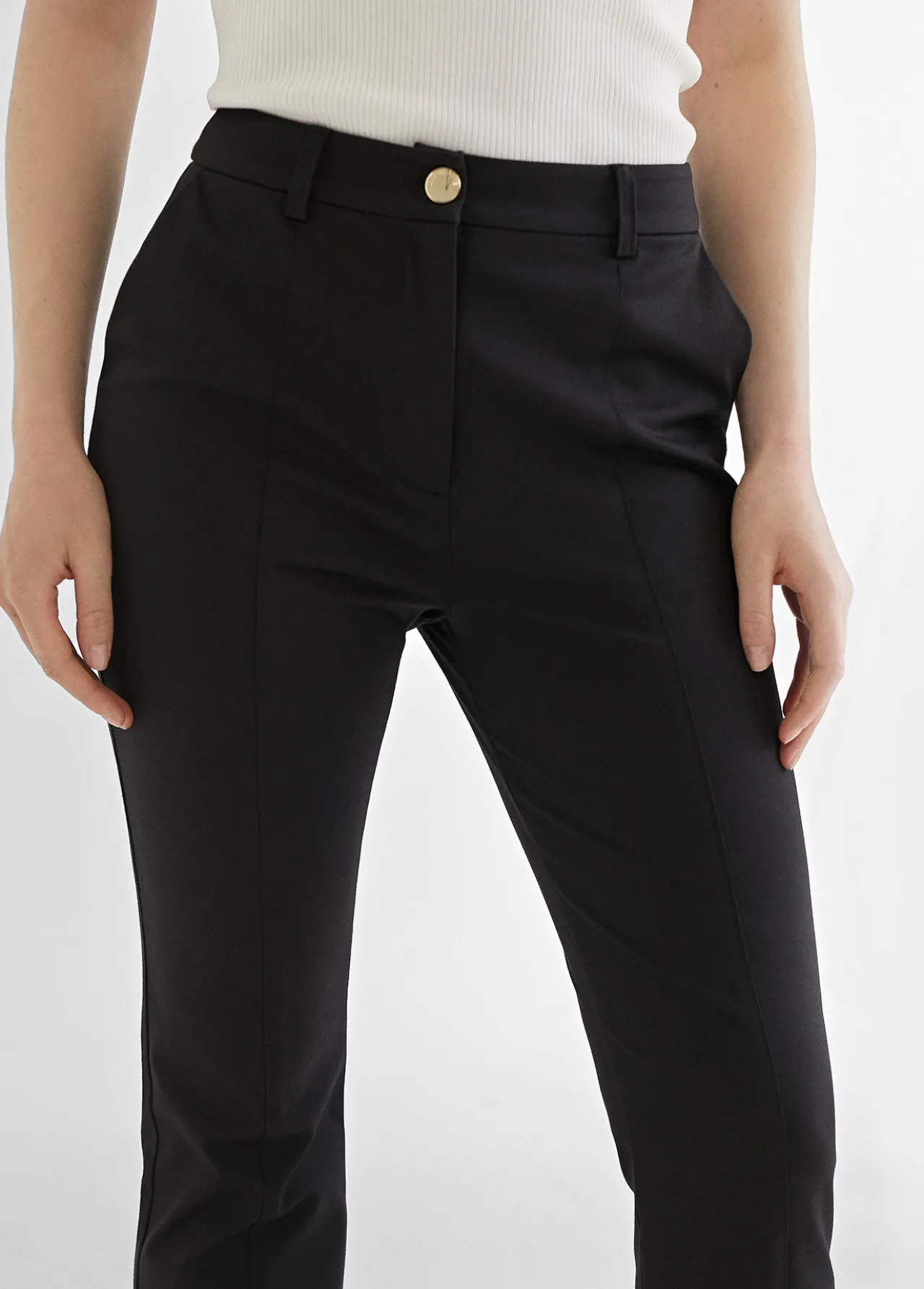 pantaln_de_punto_campana_3-1.webp Lola Casademunt Pantalones<Pantalón de punto campana ROJO