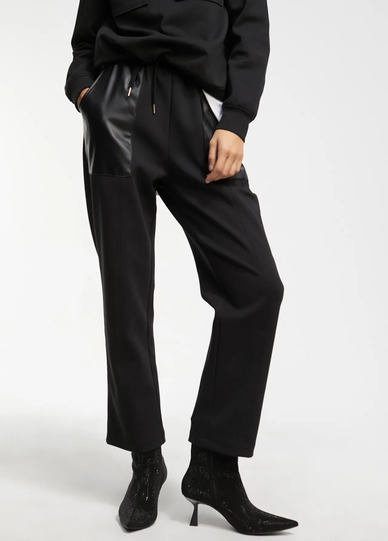 pantaln_de_punto_recto__lola_casademunt_3.webp Lola Casademunt Pantalones<Pantalón de punto recto - Lola Casademunt NEGRO