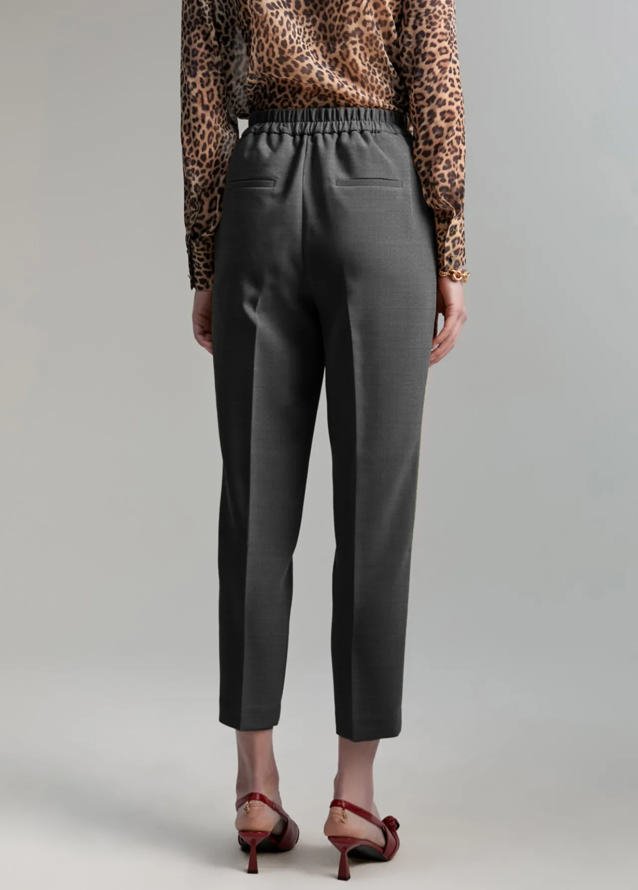 pantaln_detalle_botones_5.webp Lola Casademunt Pantalones<Pantalón detalle botones GRISOSCURO