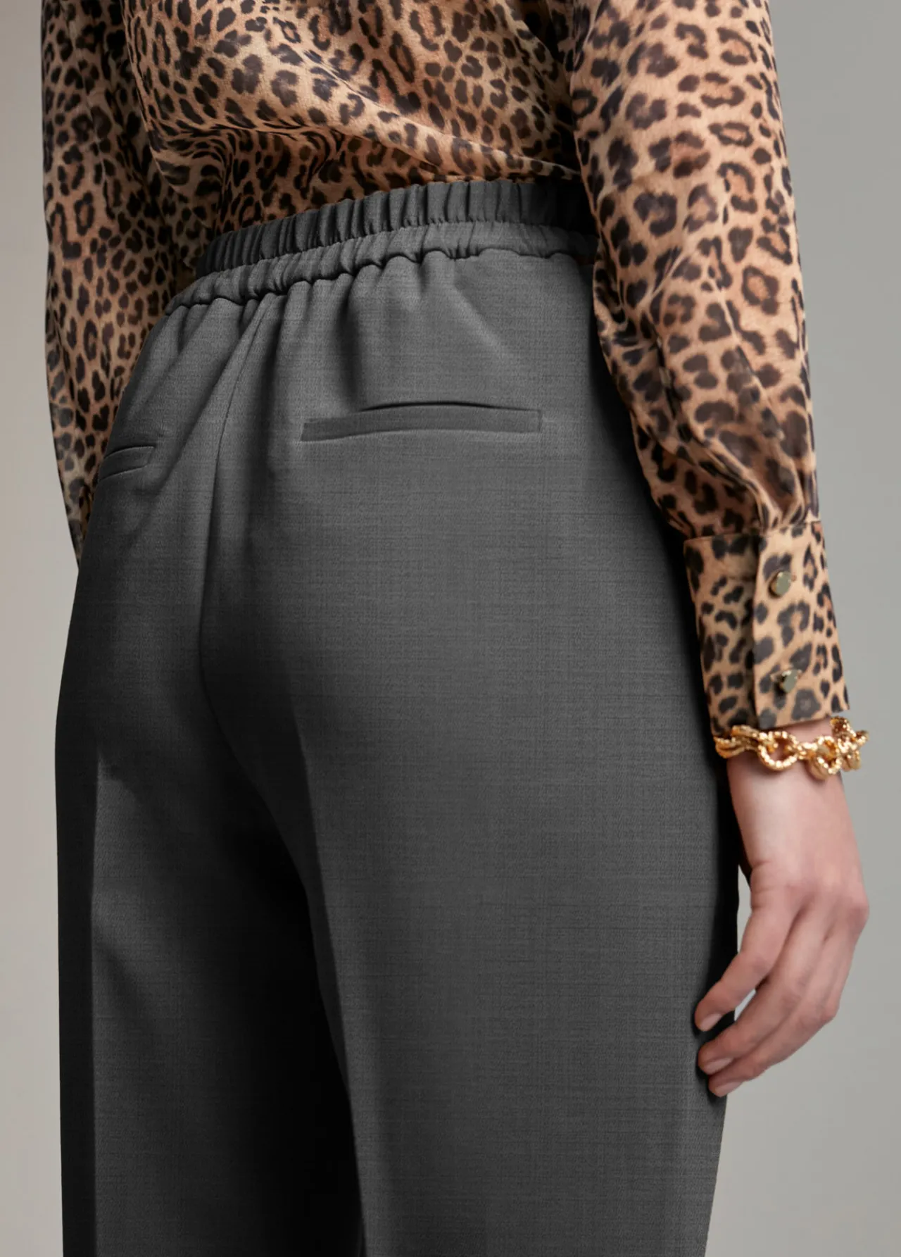 pantaln_detalle_botones_6.webp Lola Casademunt Pantalones<Pantalón detalle botones GRISOSCURO