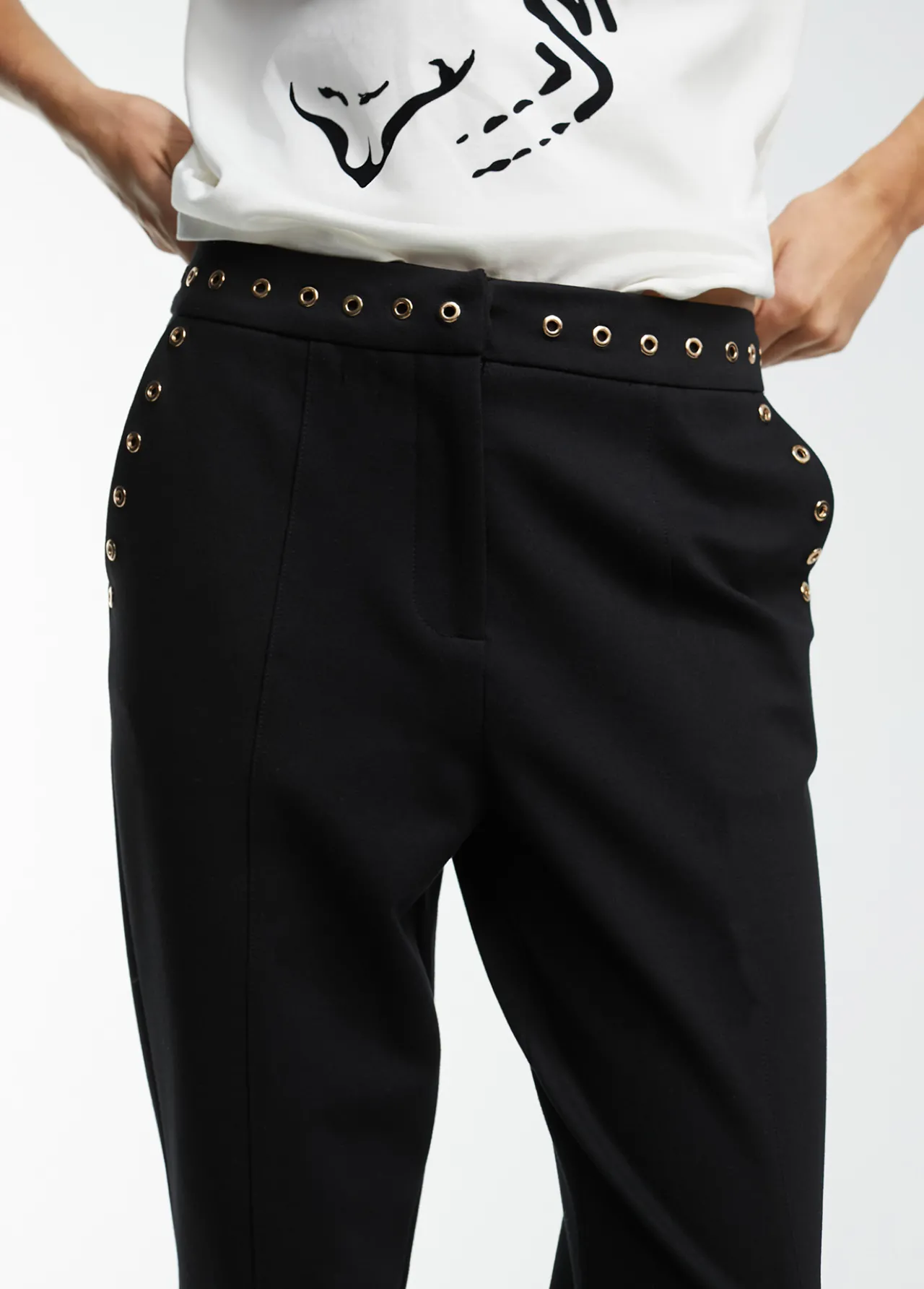 pantaln_detalle_eyelets_4-1.webp Lola Casademunt Pantalones<Pantalón detalle eyelets NEGRO