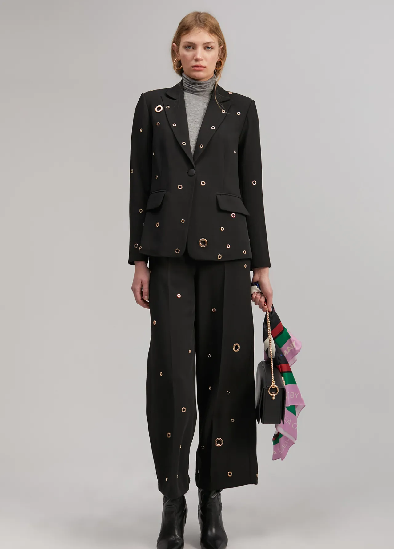 pantaln_detalle_eyelets_5.webp Lola Casademunt Pantalones<Pantalón detalle eyelets NEGRO