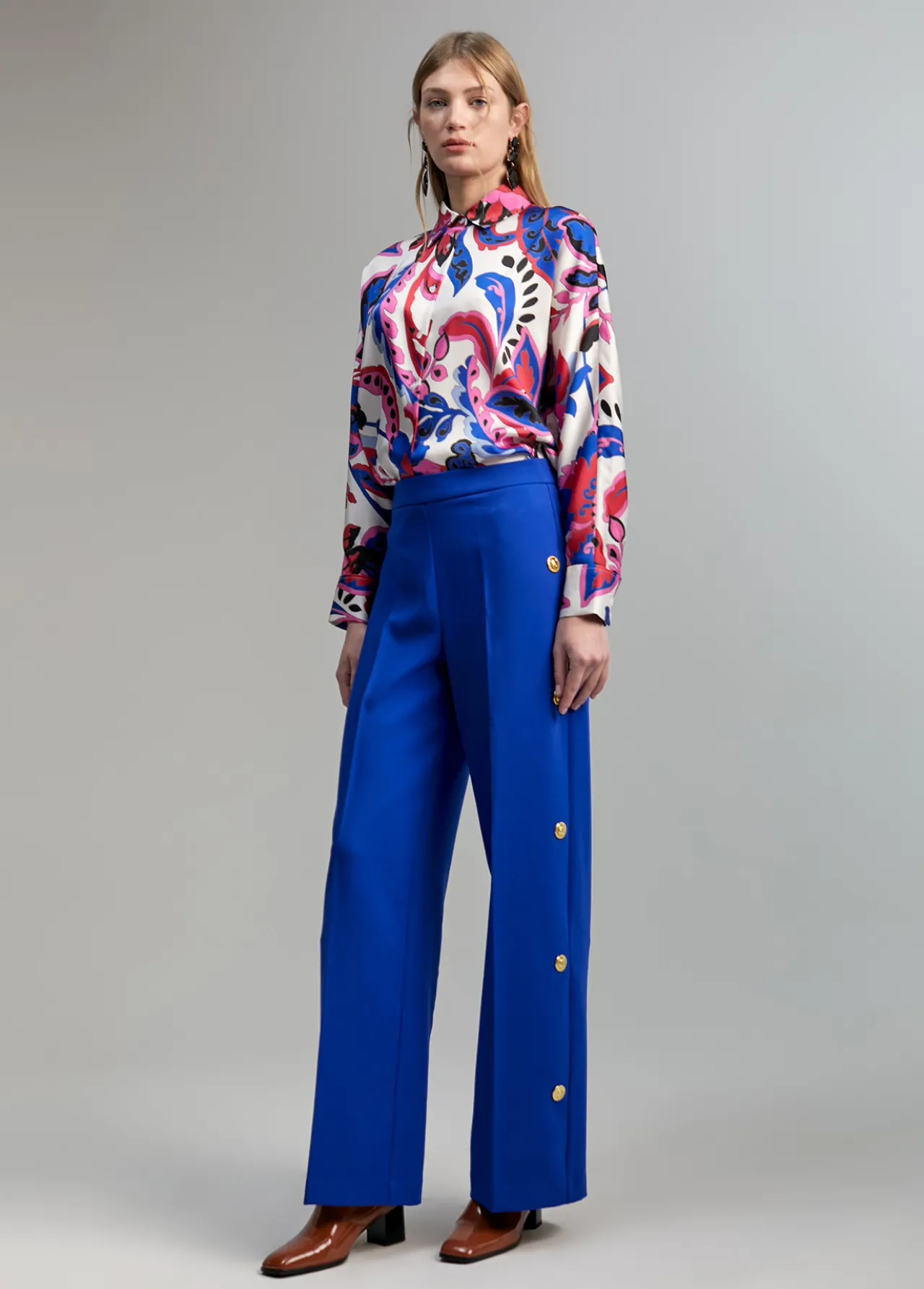 pantaln_detalle_snaps_1.webp Lola Casademunt Pantalones<Pantalón detalle snaps AZULMEDIO