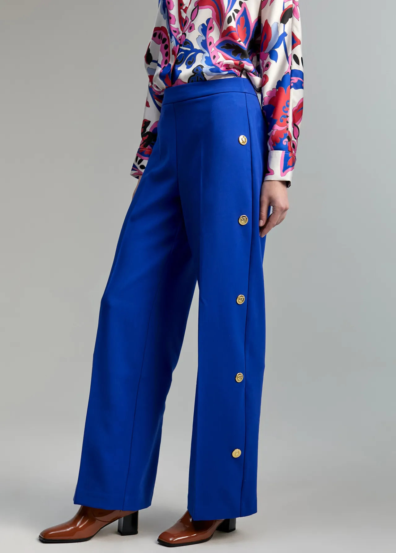 pantaln_detalle_snaps_3.webp Lola Casademunt Pantalones<Pantalón detalle snaps AZULMEDIO