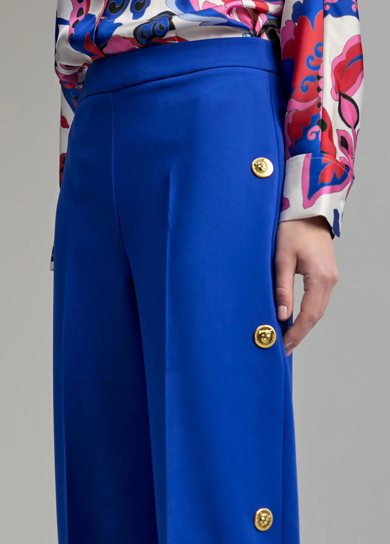 pantaln_detalle_snaps_4.webp Lola Casademunt Pantalones<Pantalón detalle snaps AZULMEDIO