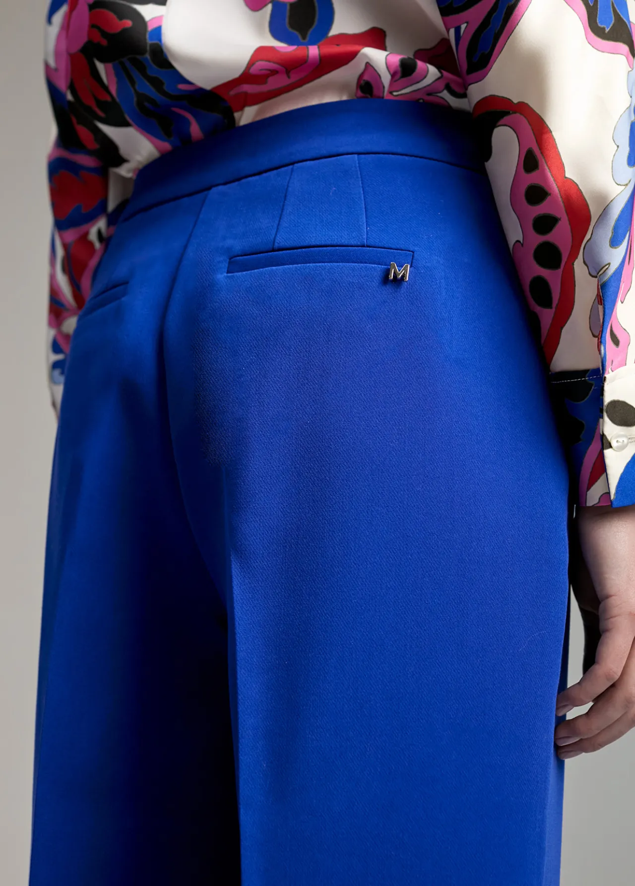 pantaln_detalle_snaps_6.webp Lola Casademunt Pantalones<Pantalón detalle snaps AZULMEDIO