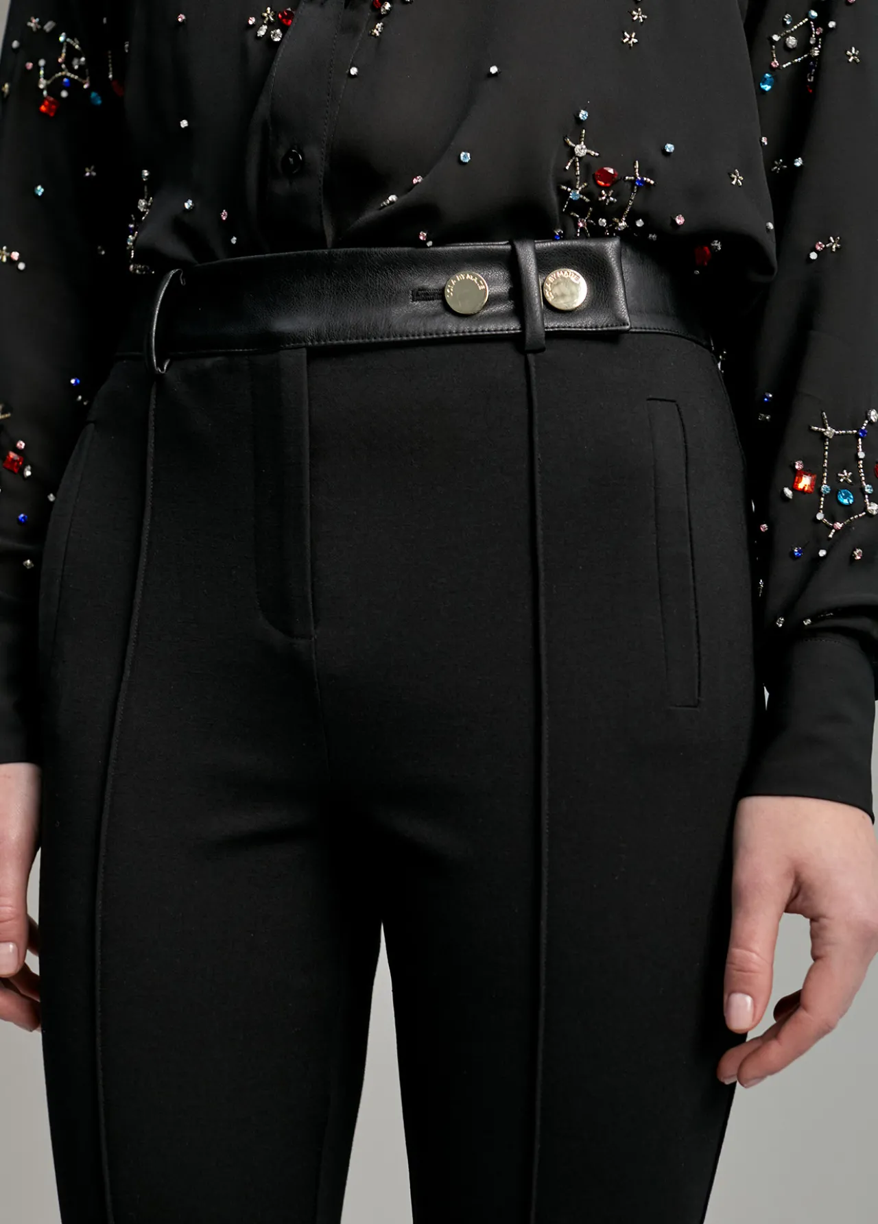 pantaln_detalles_efecto_piel_2.webp Lola Casademunt Pantalones<Pantalón detalles efecto piel NEGRO