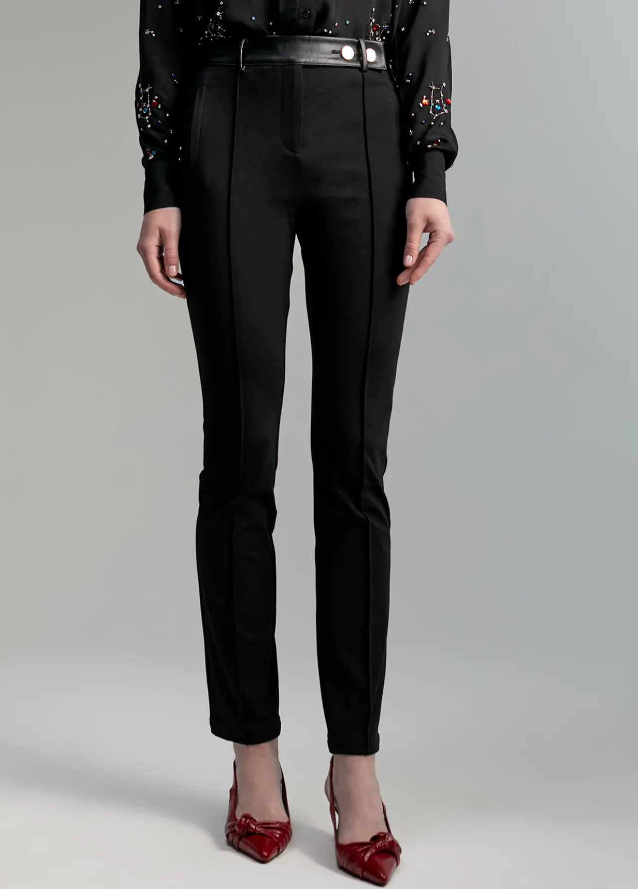 pantaln_detalles_efecto_piel_5.webp Lola Casademunt Pantalones<Pantalón detalles efecto piel NEGRO