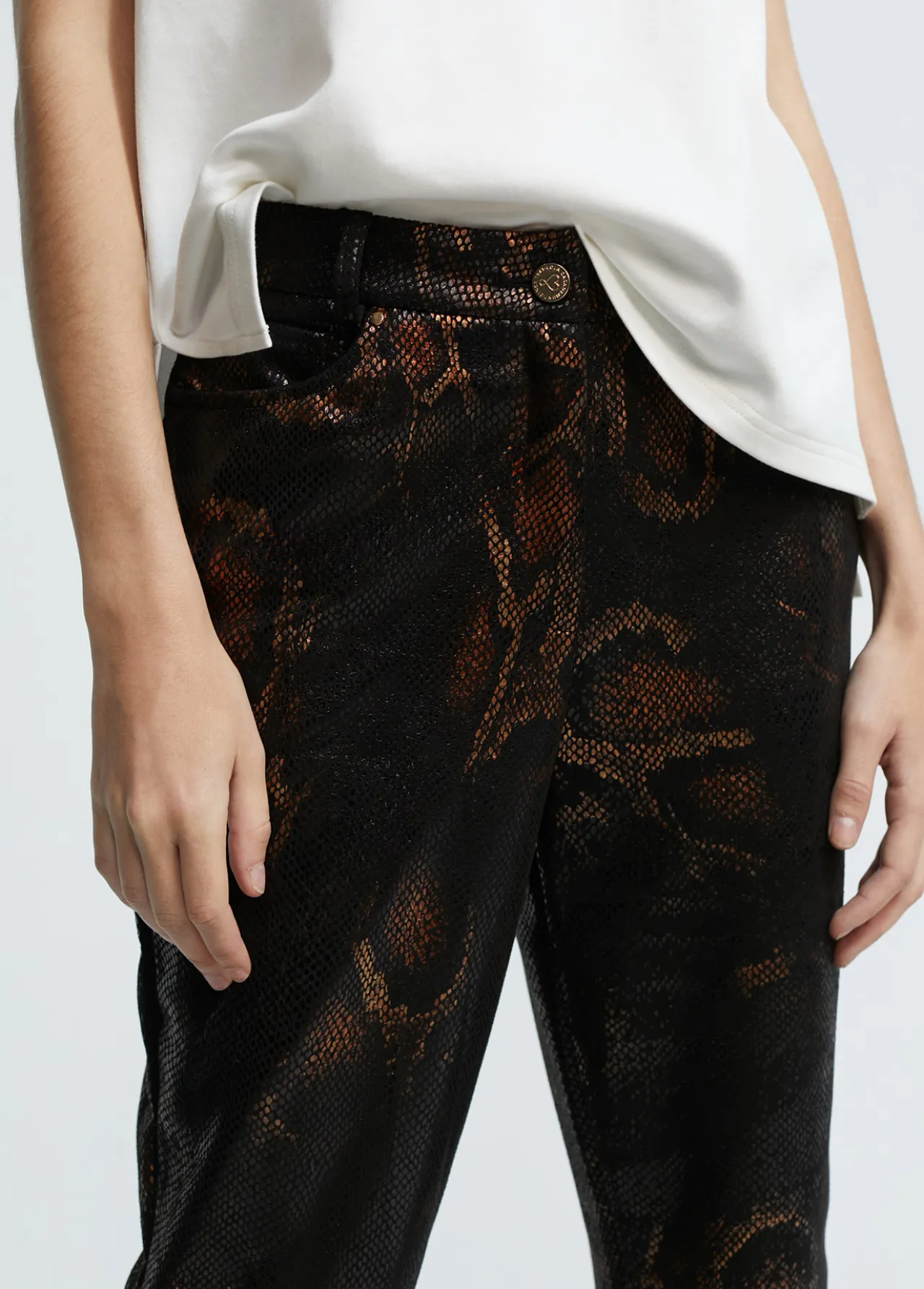 pantaln_estampado_animal_4.webp Lola Casademunt Pantalones<Pantalón estampado animal NEGRO-MARRON