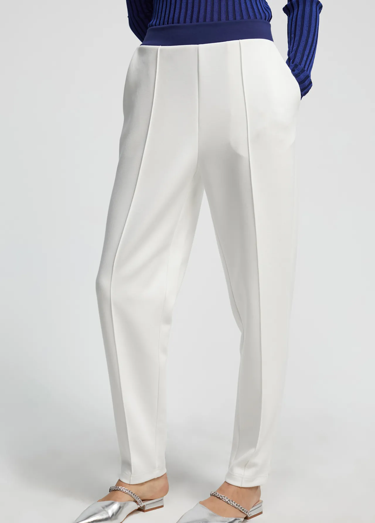 pantaln_jogger_recto_4.webp Lola Casademunt Pantalones<Pantalón jogger recto CRUDO