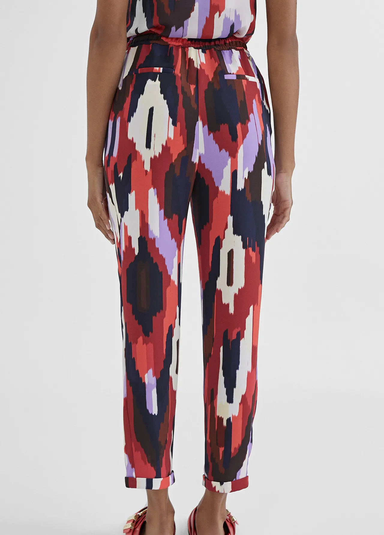pantaln_jogging_estampado_3-1.webp Lola Casademunt Pantalones<Pantalón jogging estampado LILA-ROJO