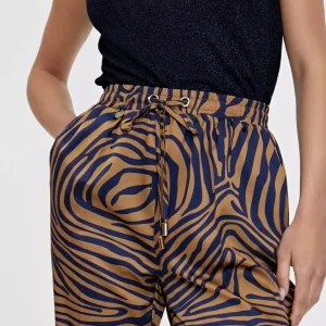 Lola Casademunt Pantalones<Pantalón jogging estampado cebra MARRON-AZUL
