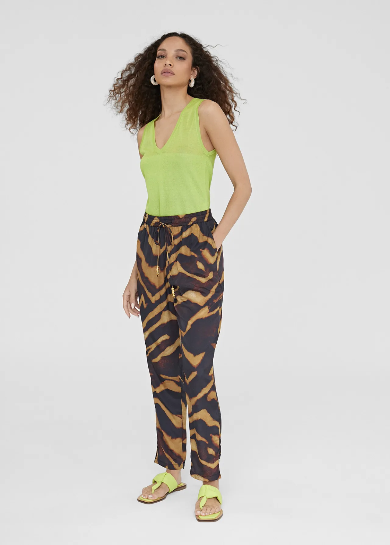 pantaln_jogging_estampado_zebra_2.webp Lola Casademunt Pantalones | Baño<Pantalón jogging estampado zebra NEGRO-METAL