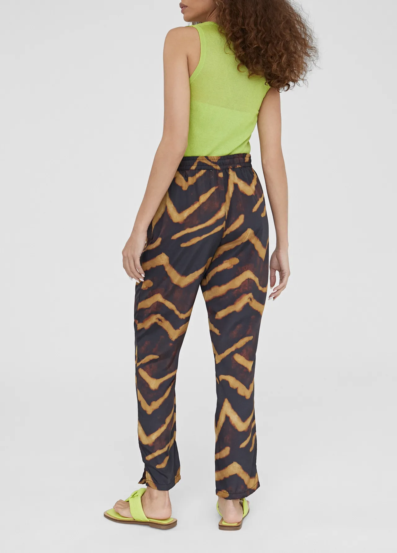 pantaln_jogging_estampado_zebra_3.webp Lola Casademunt Pantalones | Baño<Pantalón jogging estampado zebra NEGRO-METAL