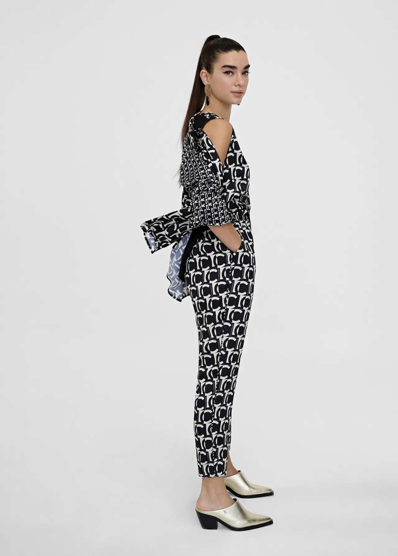 pantaln_jogging_monograma_1.webp Lola Casademunt Pantalones<Pantalón jogging monograma BLANCO-NEGRO