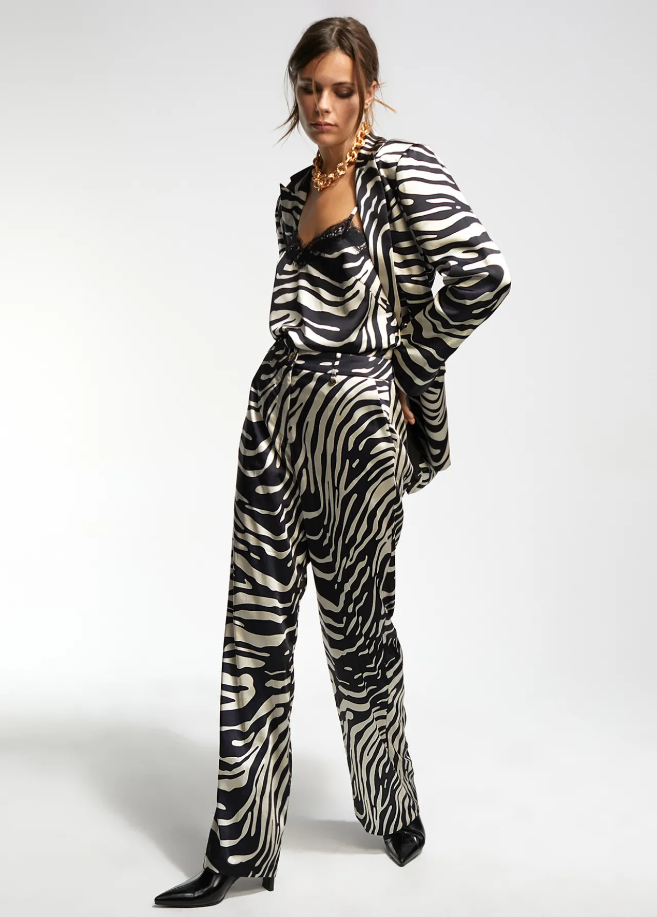 pantaln_palazzo_cebra_0.webp Lola Casademunt Animal Print | Pantalones<Pantalón palazzo cebra NEGRO-CRUDO