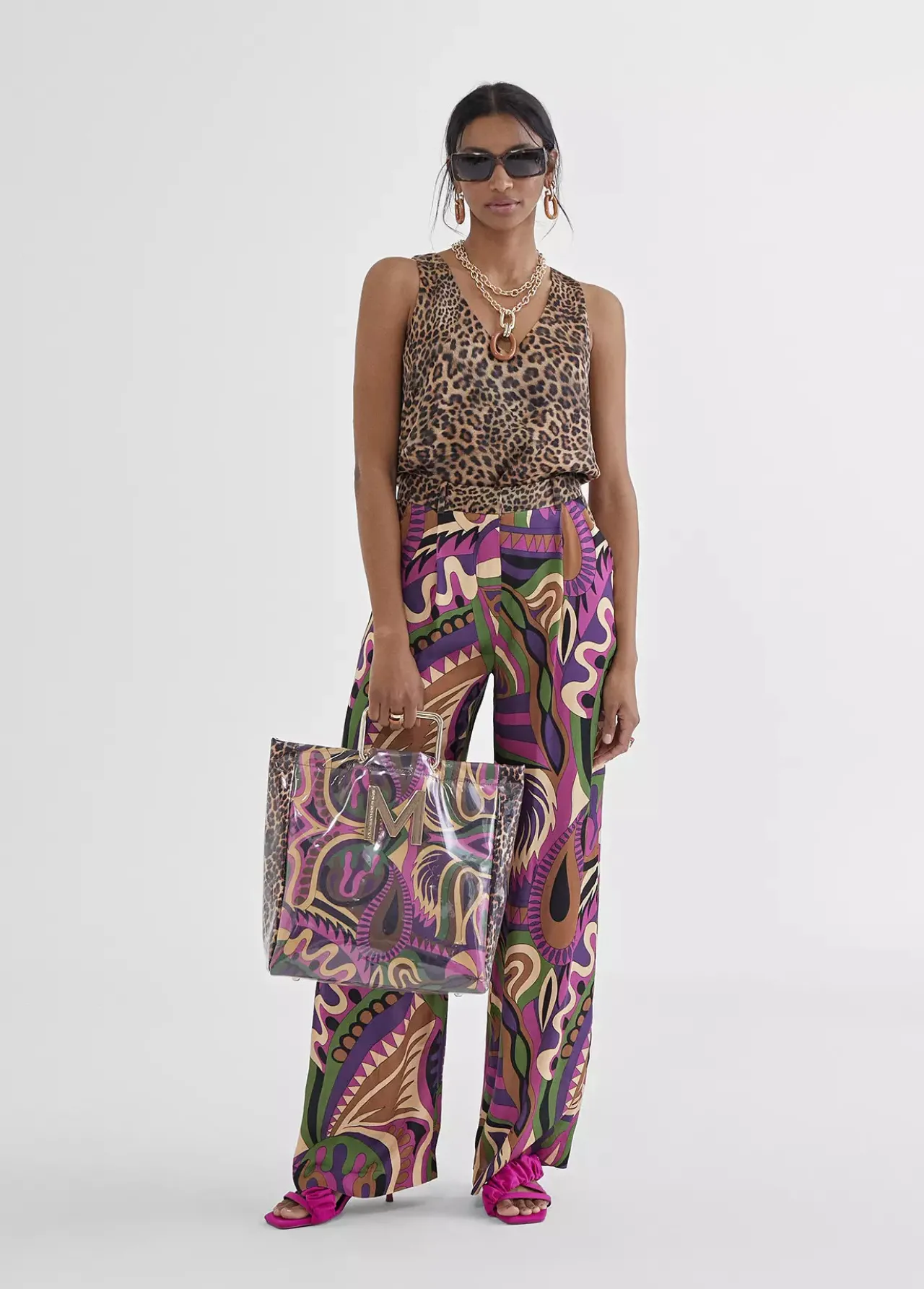 pantaln_palazzo_fluido_1.webp Lola Casademunt Pantalones<Pantalón palazzo fluido LILA-NEGRO