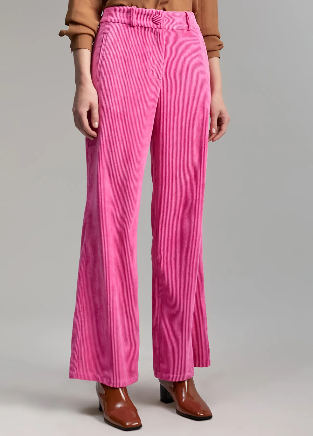 pantaln_pana_wideleg_2-1.webp Lola Casademunt Pantalones<Pantalón pana wideleg CAMEL