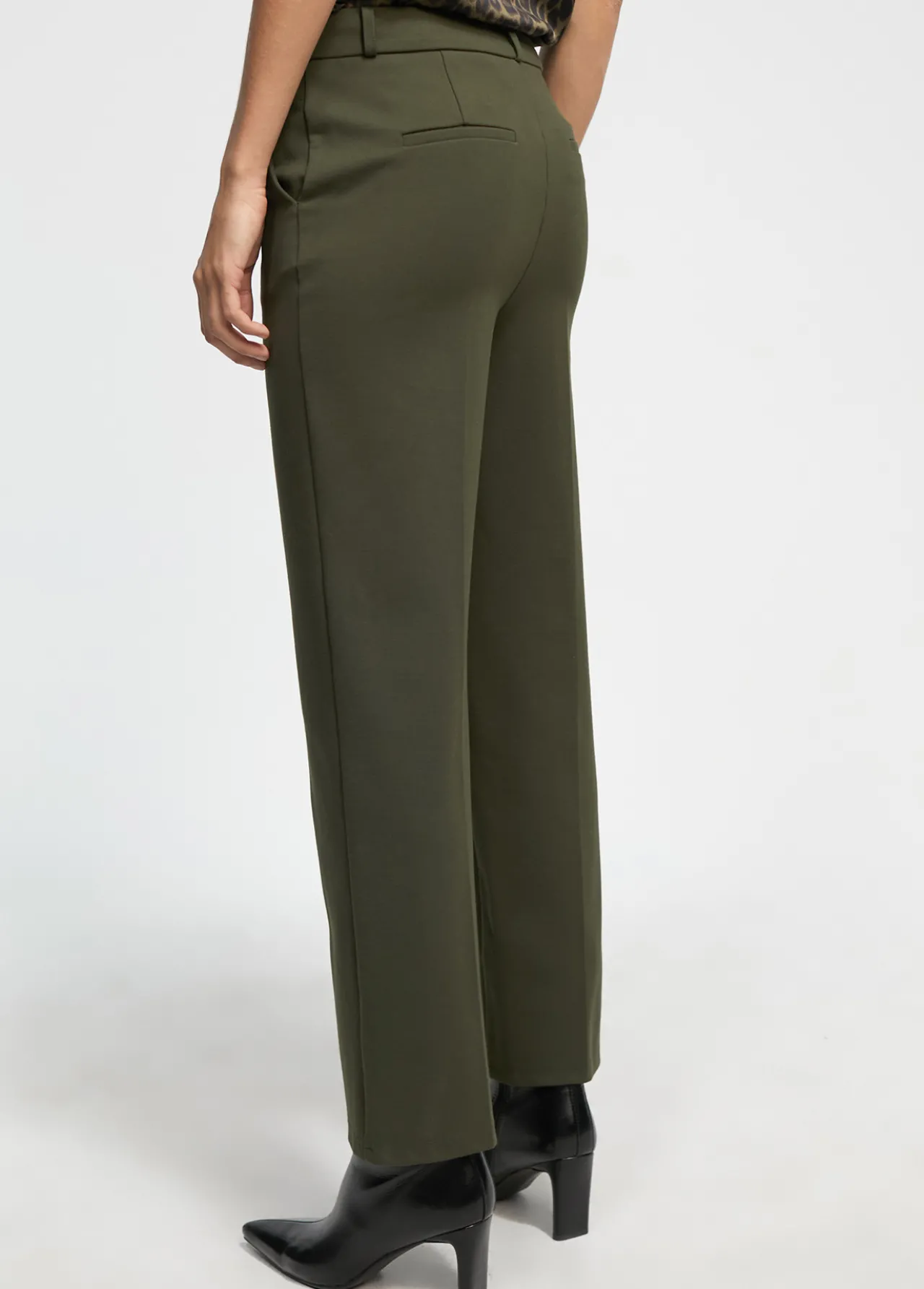 pantaln_punto_roma_2-1.webp Lola Casademunt Pantalones<Pantalón punto roma KAKI