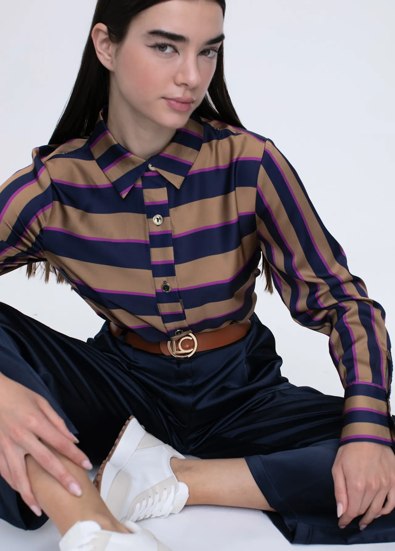 pantaln_recto_con_bolsillos_2.webp Lola Casademunt Pantalones<Pantalón recto con bolsillos NAVY