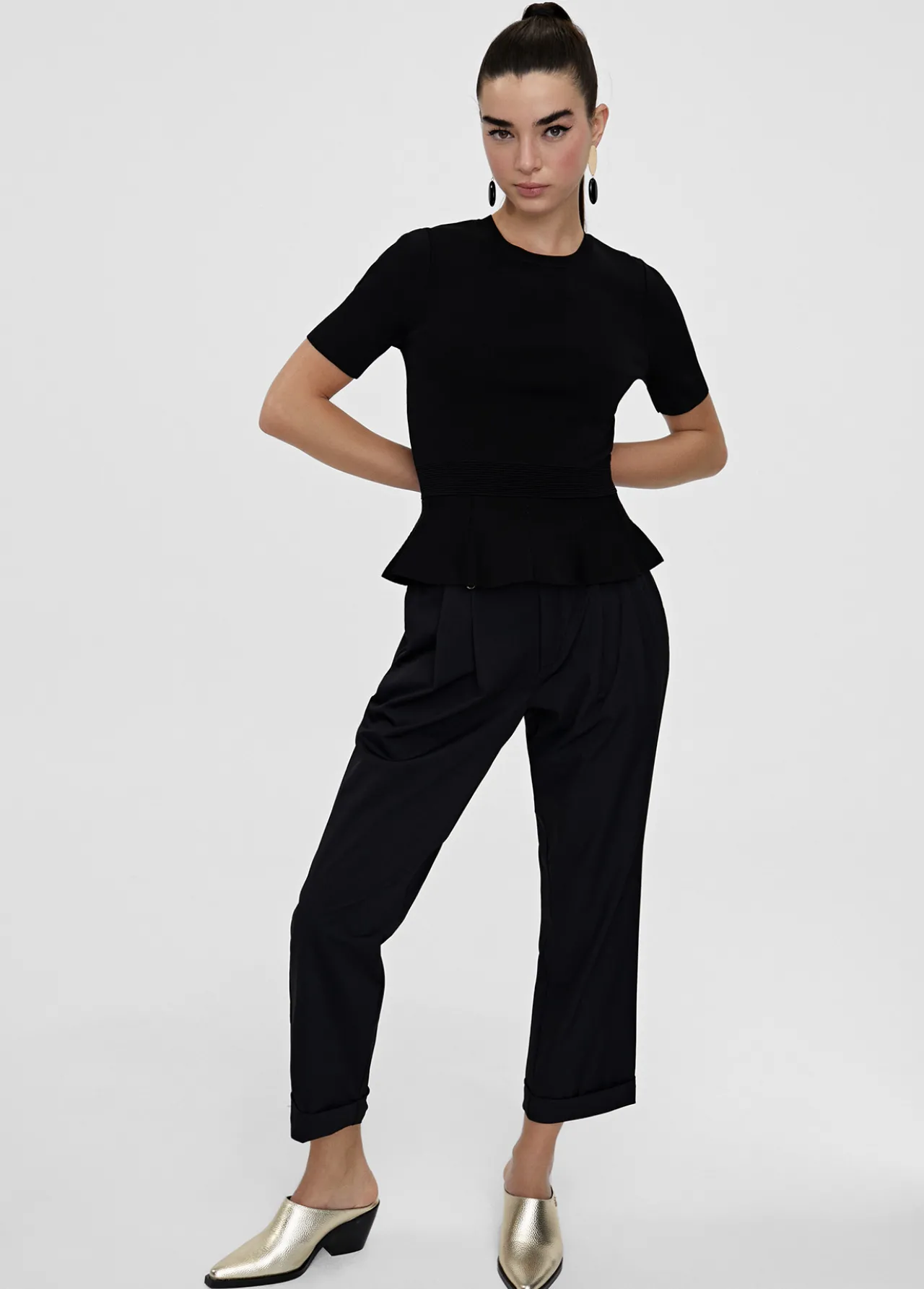 pantaln_recto_detalle_botn_0.webp Lola Casademunt Pantalones<Pantalón recto detalle botón NEGRO