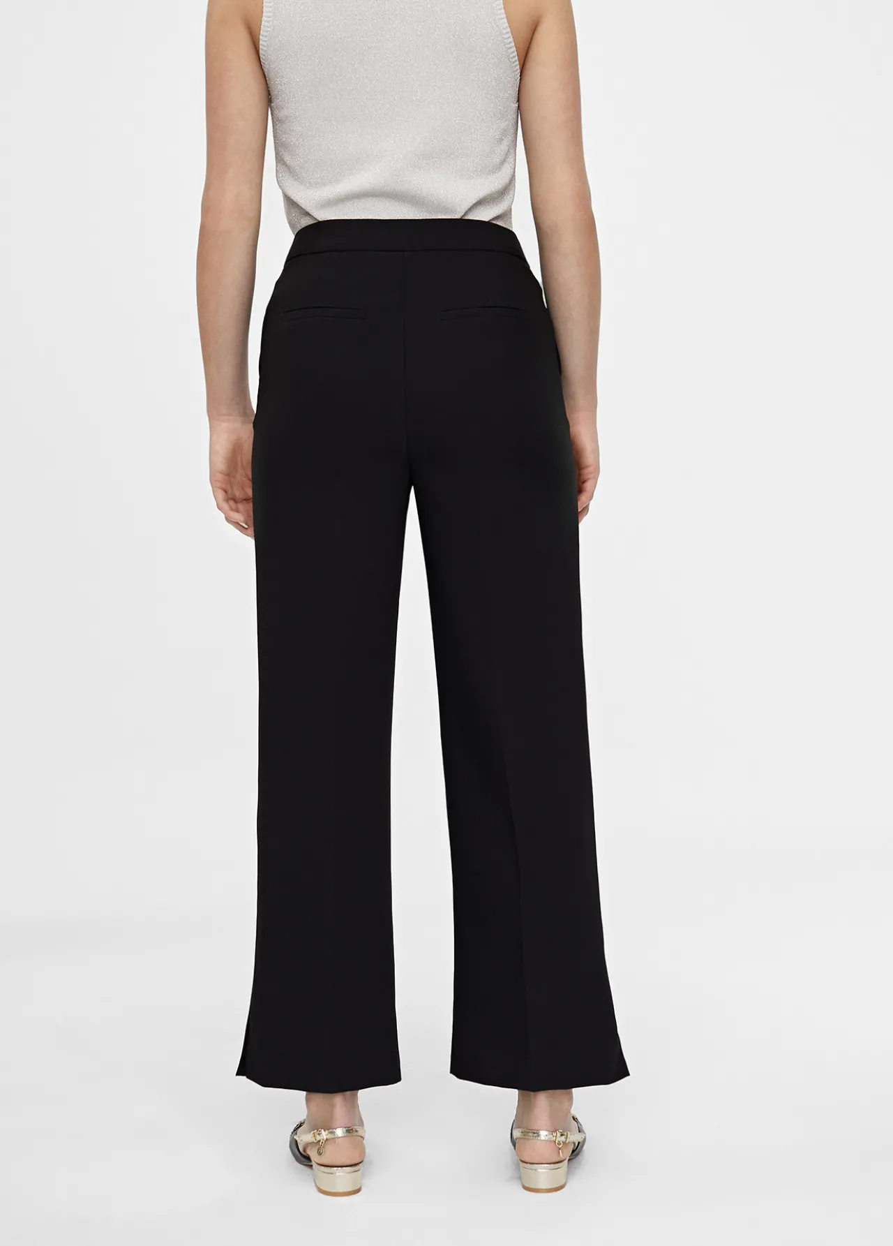 pantaln_recto_detalle_botn_2.webp Lola Casademunt Pantalones<Pantalón recto detalle botón NEGRO