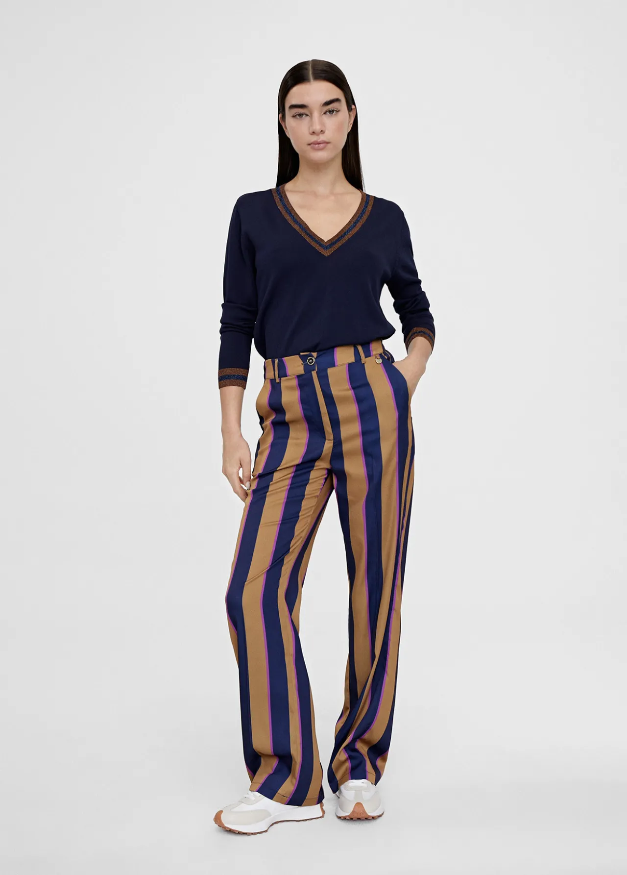 pantaln_satn_rayas_1.webp Lola Casademunt Pantalones<Pantalén satén rayas AZUL-MARRON