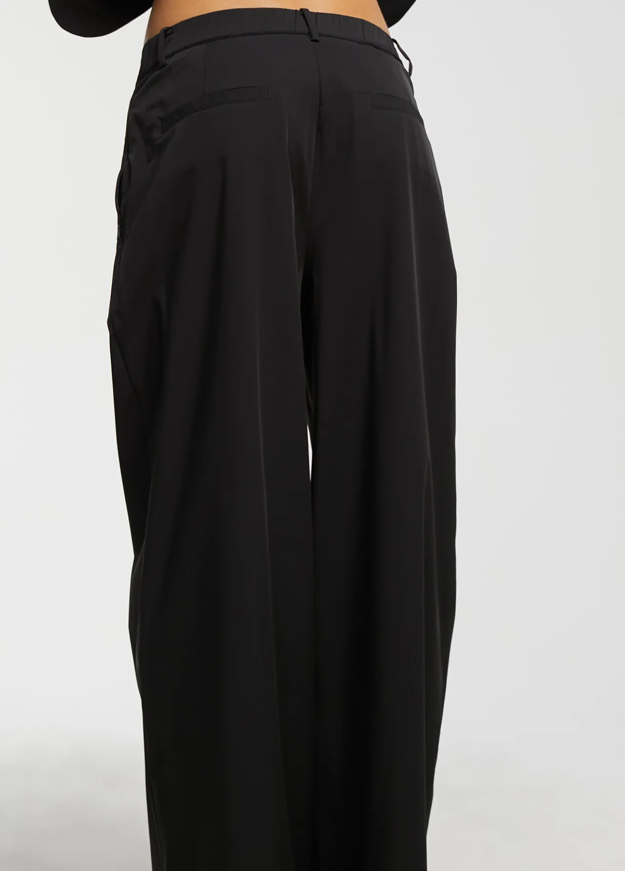 pantaln_tcnico_4-1.webp Lola Casademunt Pantalones<Pantalón técnico NEGRO