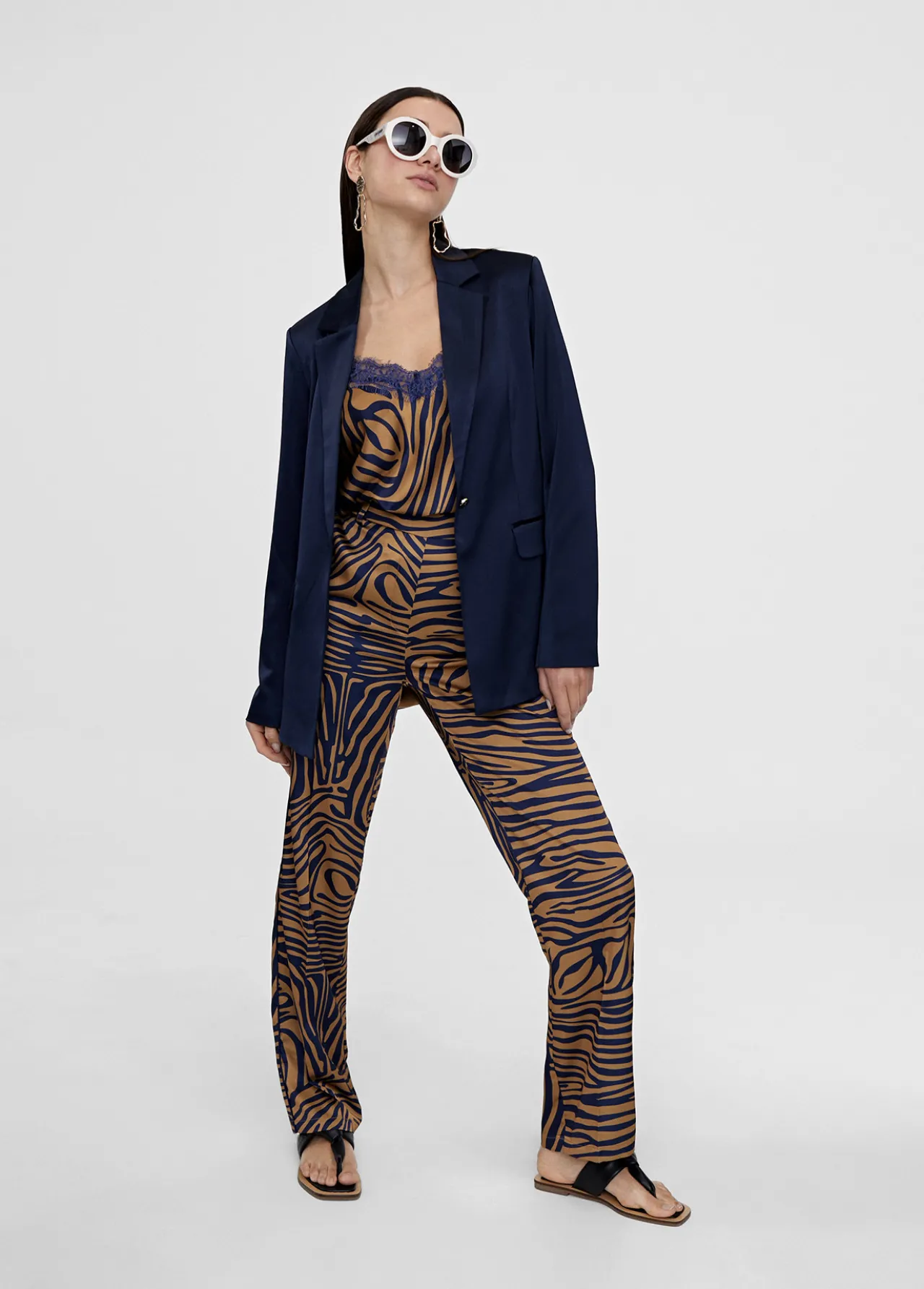 pantalon_recto_estampado_animal_1.webp Lola Casademunt Pantalones<Pantalon recto estampado animal MARRON-AZUL