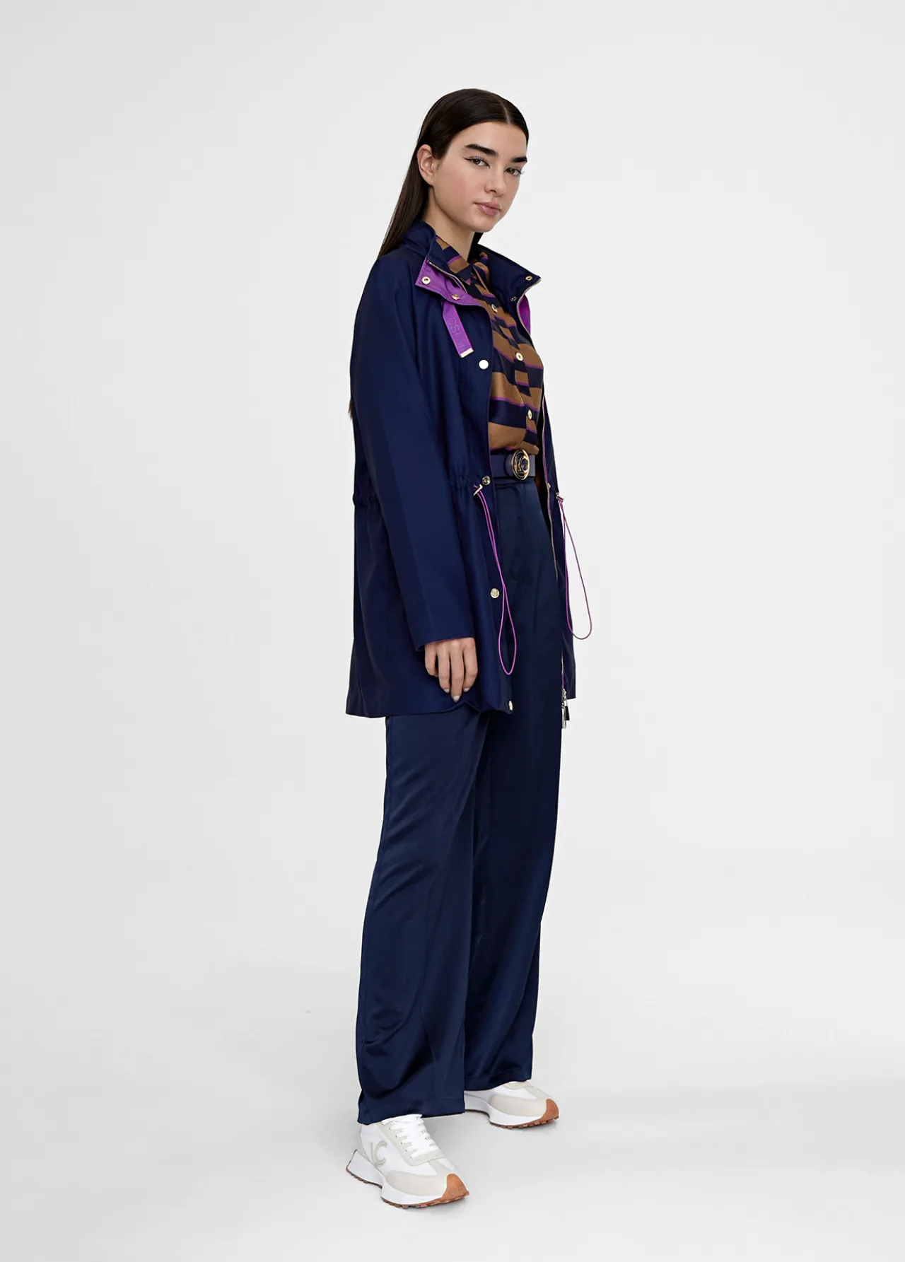 parka_con_capucha_5.webp Lola Casademunt Chaquetas Y Gabardinas | Abrigos Y Cazadoras<Parka con capucha NAVY