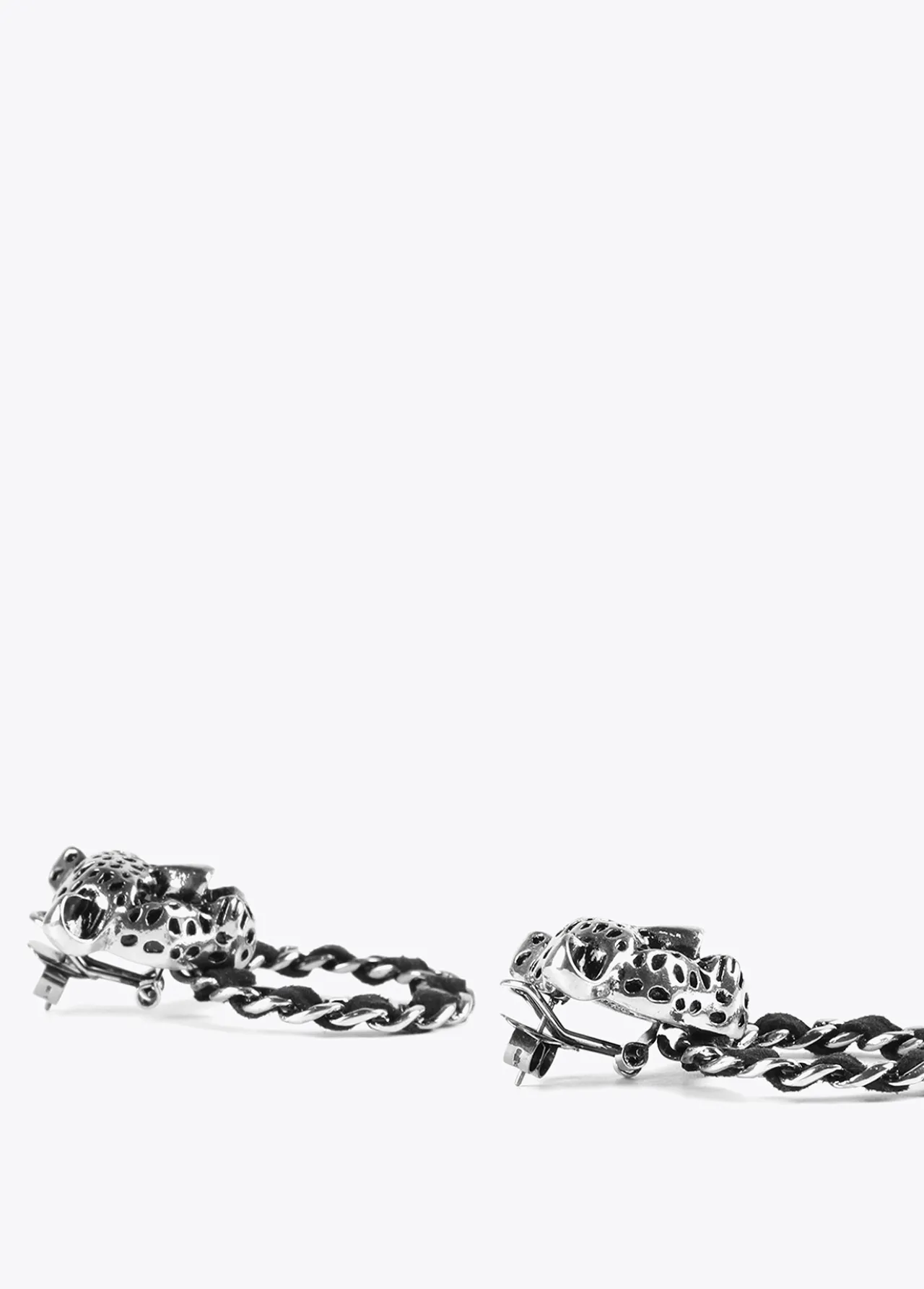 pendientes_cara_leopardo_y_aro_2-1.webp Lola Casademunt Bisuteria<Pendientes cara leopardo y aro DORADO