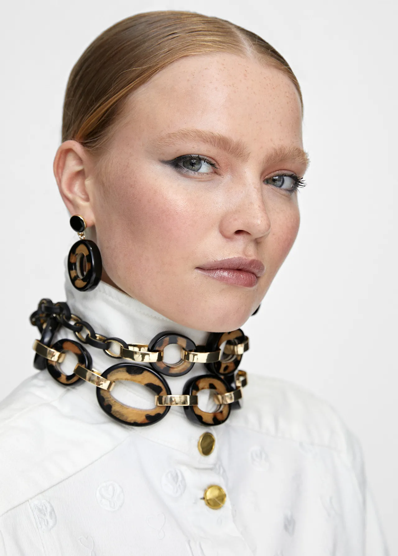 pendientes_de_aro_animal_print_5.webp Lola Casademunt Bisuteria<Pendientes de aro animal print MARRON