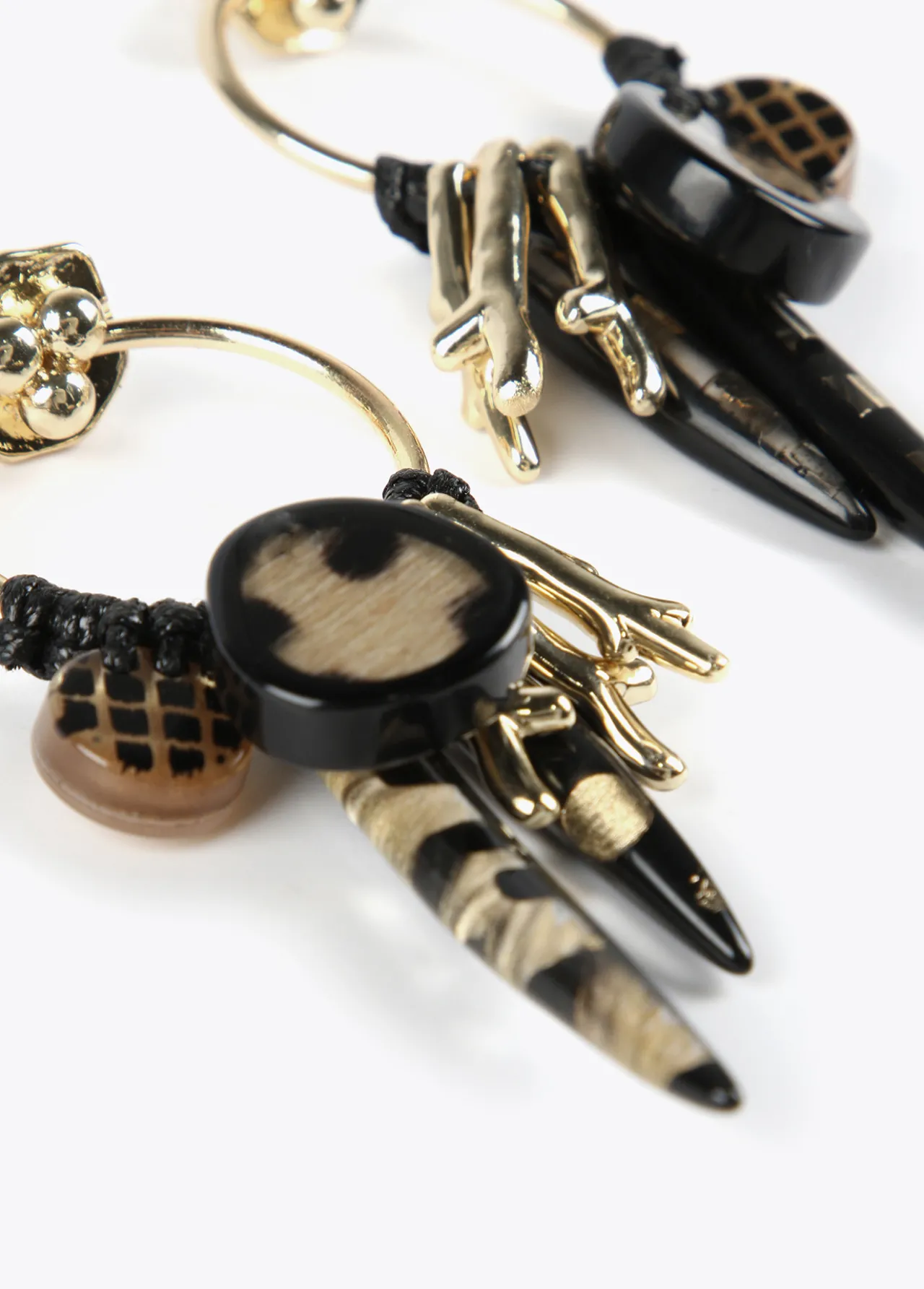 pendientes_de_aro_estilo_africanos_2.webp Lola Casademunt Bisuteria<Pendientes de aro estilo africanos NEGRO