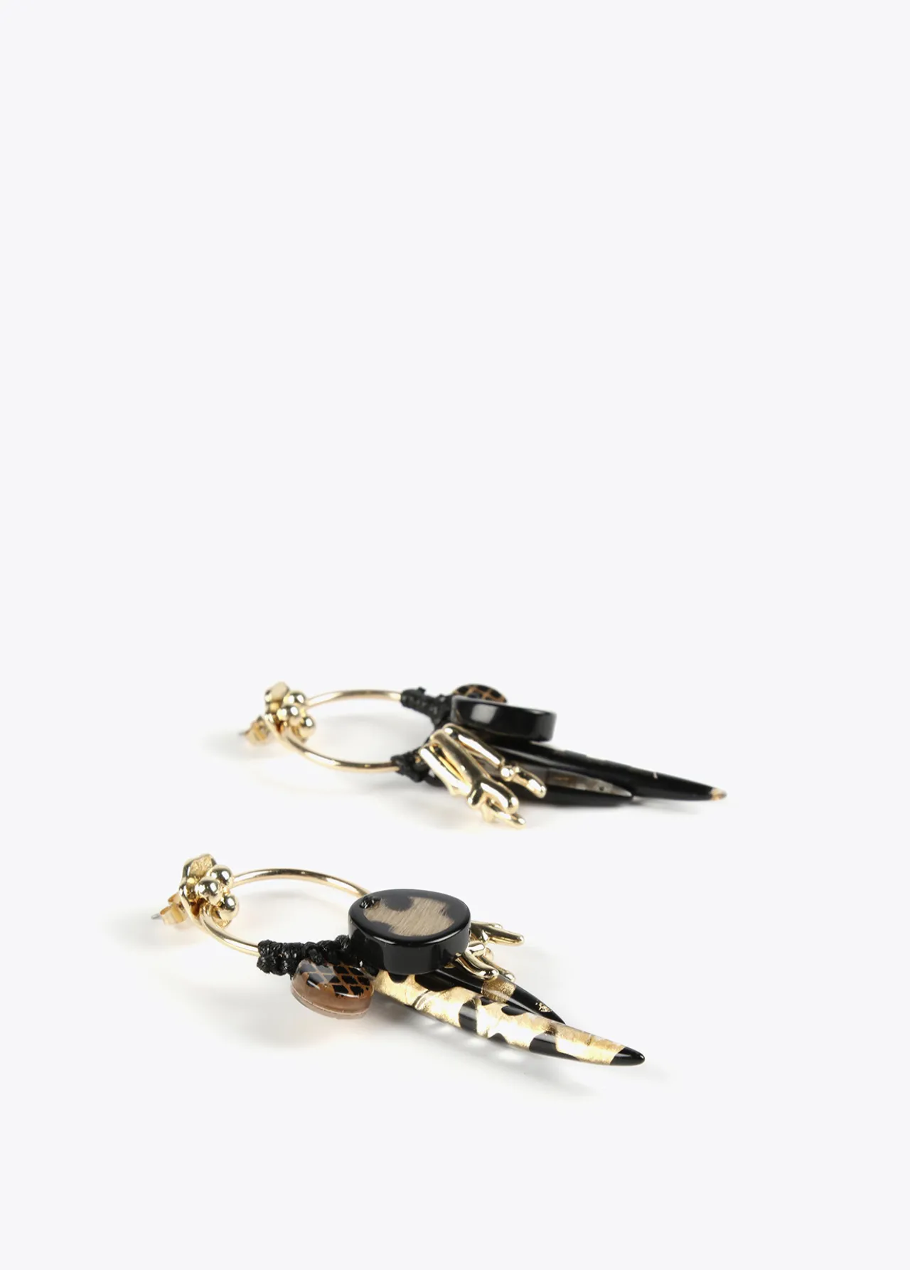 pendientes_de_aro_estilo_africanos_3.webp Lola Casademunt Bisuteria<Pendientes de aro estilo africanos NEGRO
