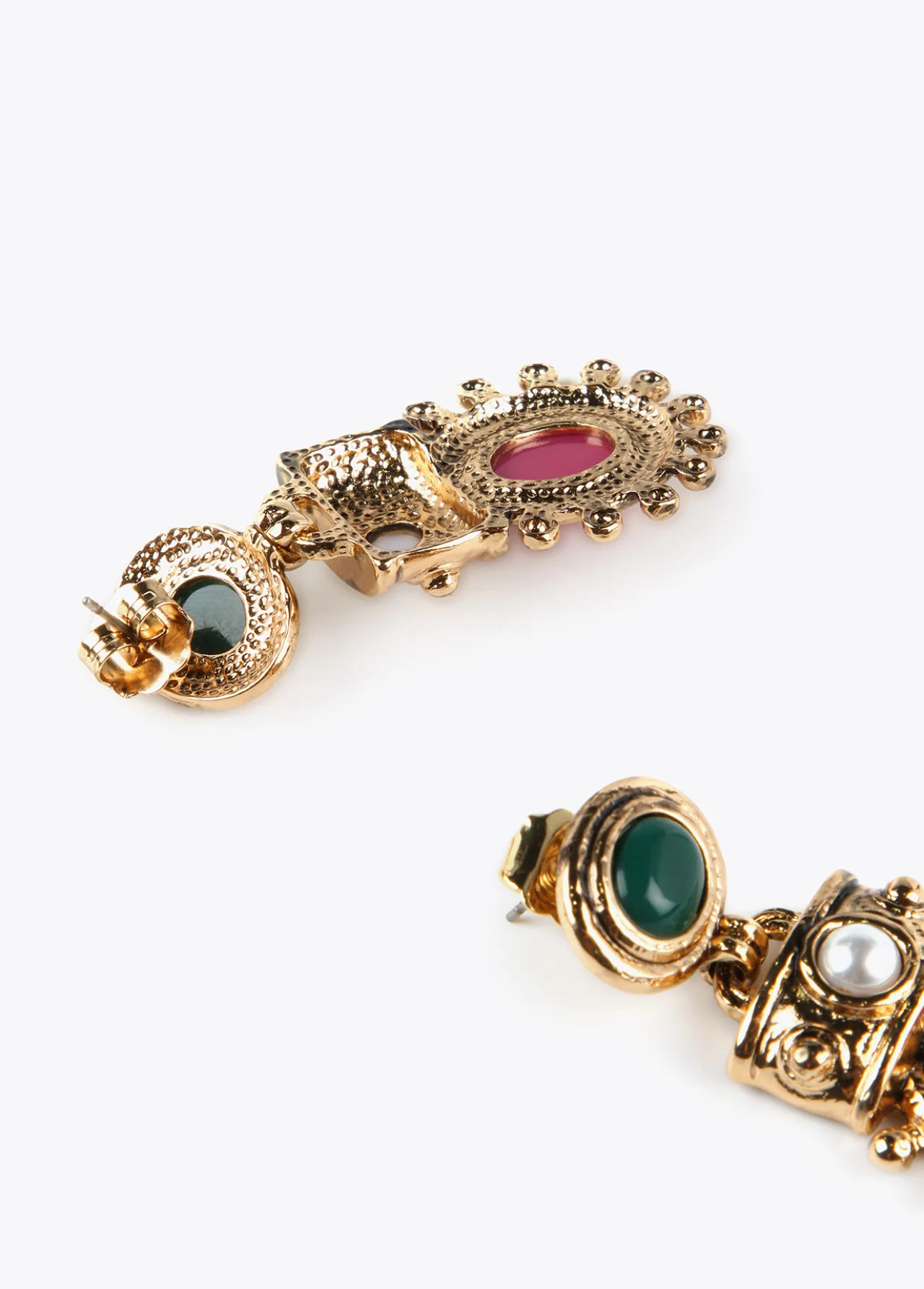 pendientes_dorados_con_piedras_3.webp Lola Casademunt Pendientes<Pendientes dorados con piedras METAL-MULTICOLOR