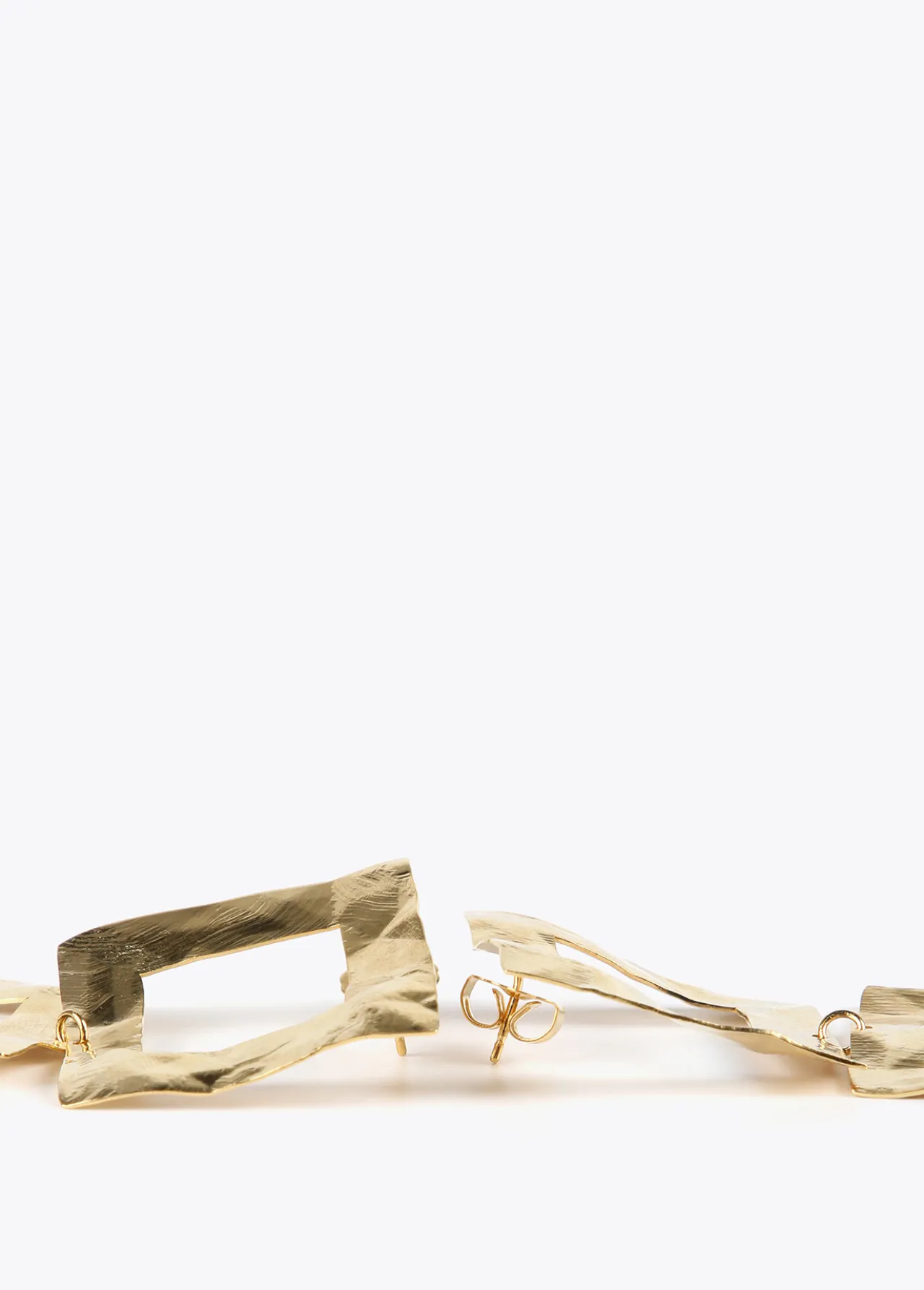 pendientes_dorados_doble_cuadrado_4.webp Lola Casademunt Bisuteria<Pendientes s doble cuadrado DORADO