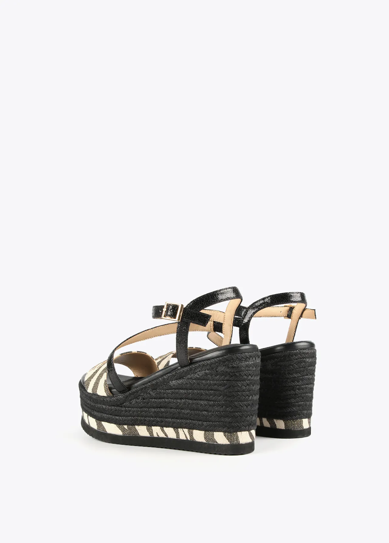 sandalia_cua_negra_y_animal_print_3.webp Lola Casademunt Calzado<Sandalia cuña negra y animal print NEGRO-CRUDO