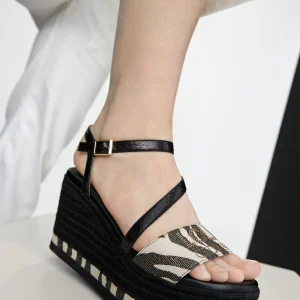 Lola Casademunt Calzado<Sandalia cuña negra y animal print NEGRO-CRUDO