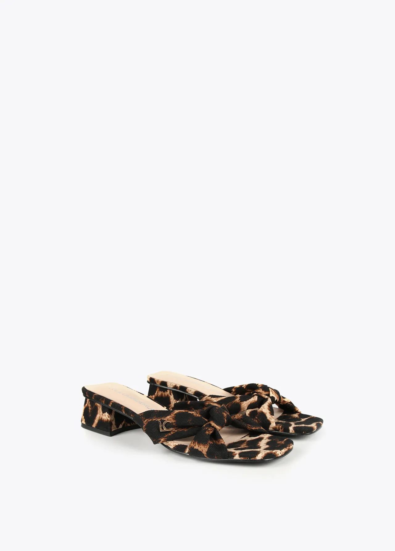 sandalia_estampado_animal_1.webp Lola Casademunt Calzado<Sandalia estampado animal DORADO