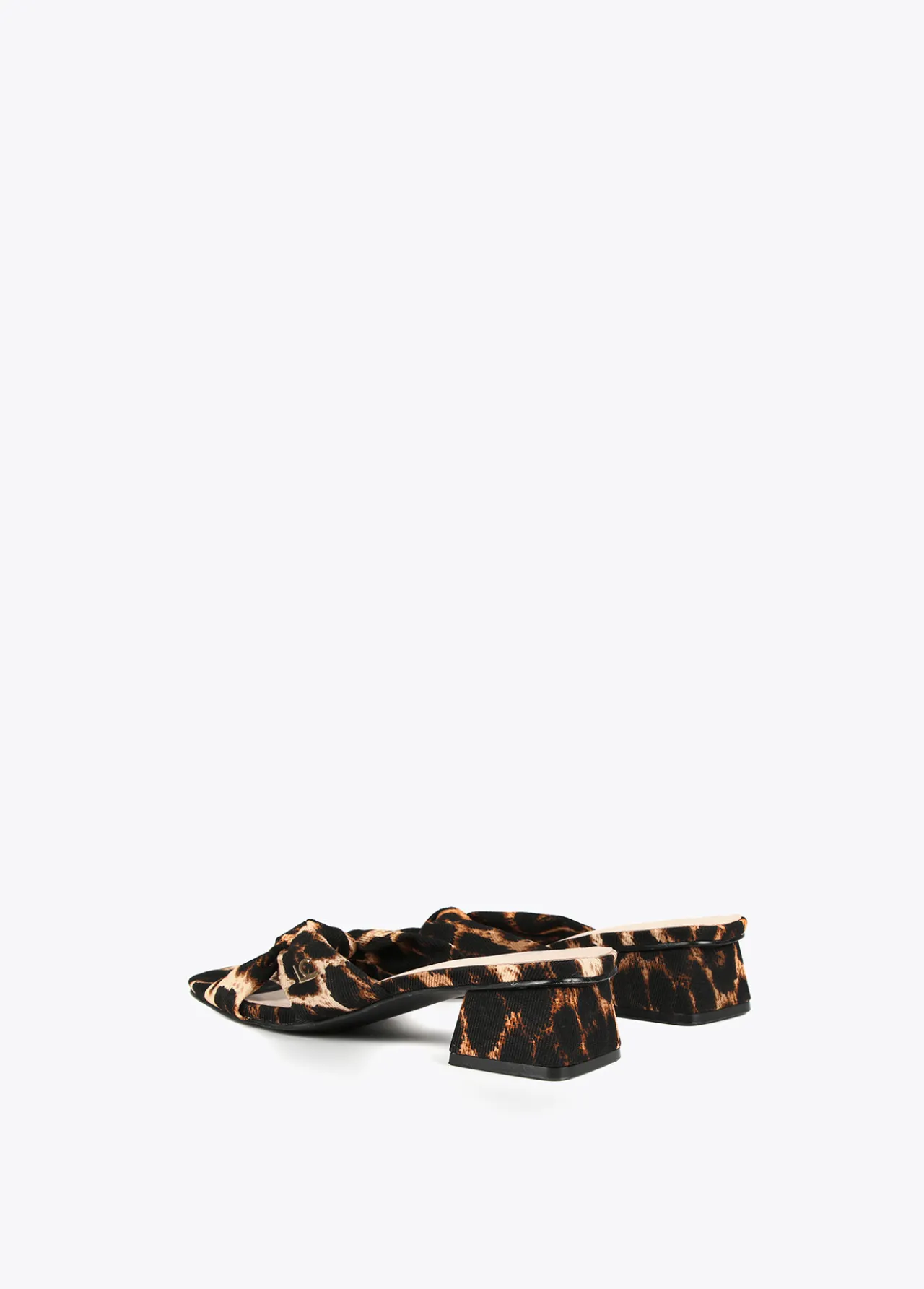 sandalia_estampado_animal_4.webp Lola Casademunt Calzado<Sandalia estampado animal DORADO