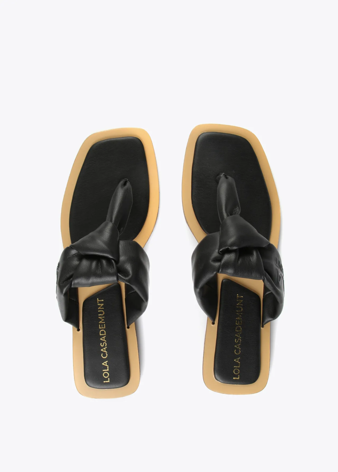 sandalia_plana_de_dedo_2-1.webp Lola Casademunt Calzado | Baño<Sandalia plana de dedo NEGRO
