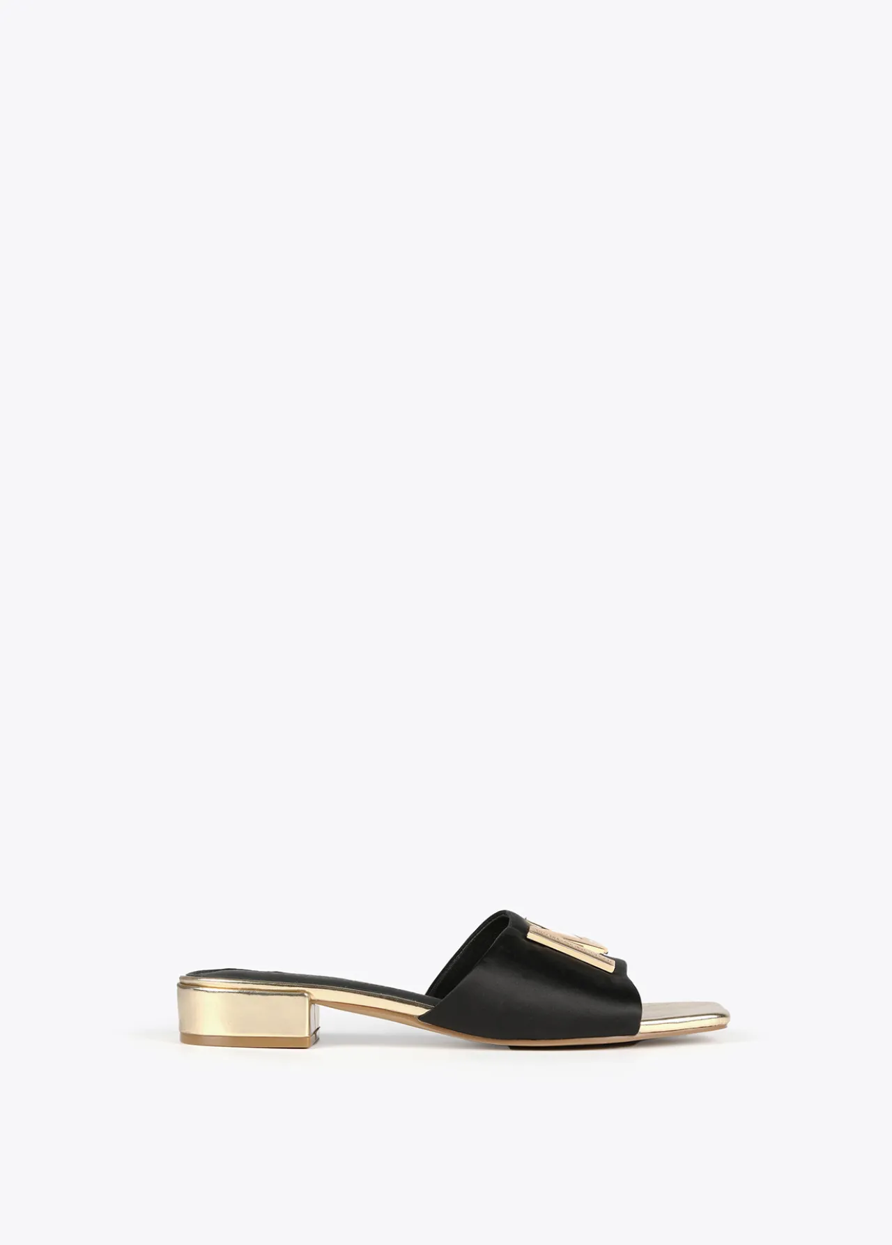 sandalia_tipo_pala_0.webp Lola Casademunt Calzado<Sandalia tipo pala NEGRO