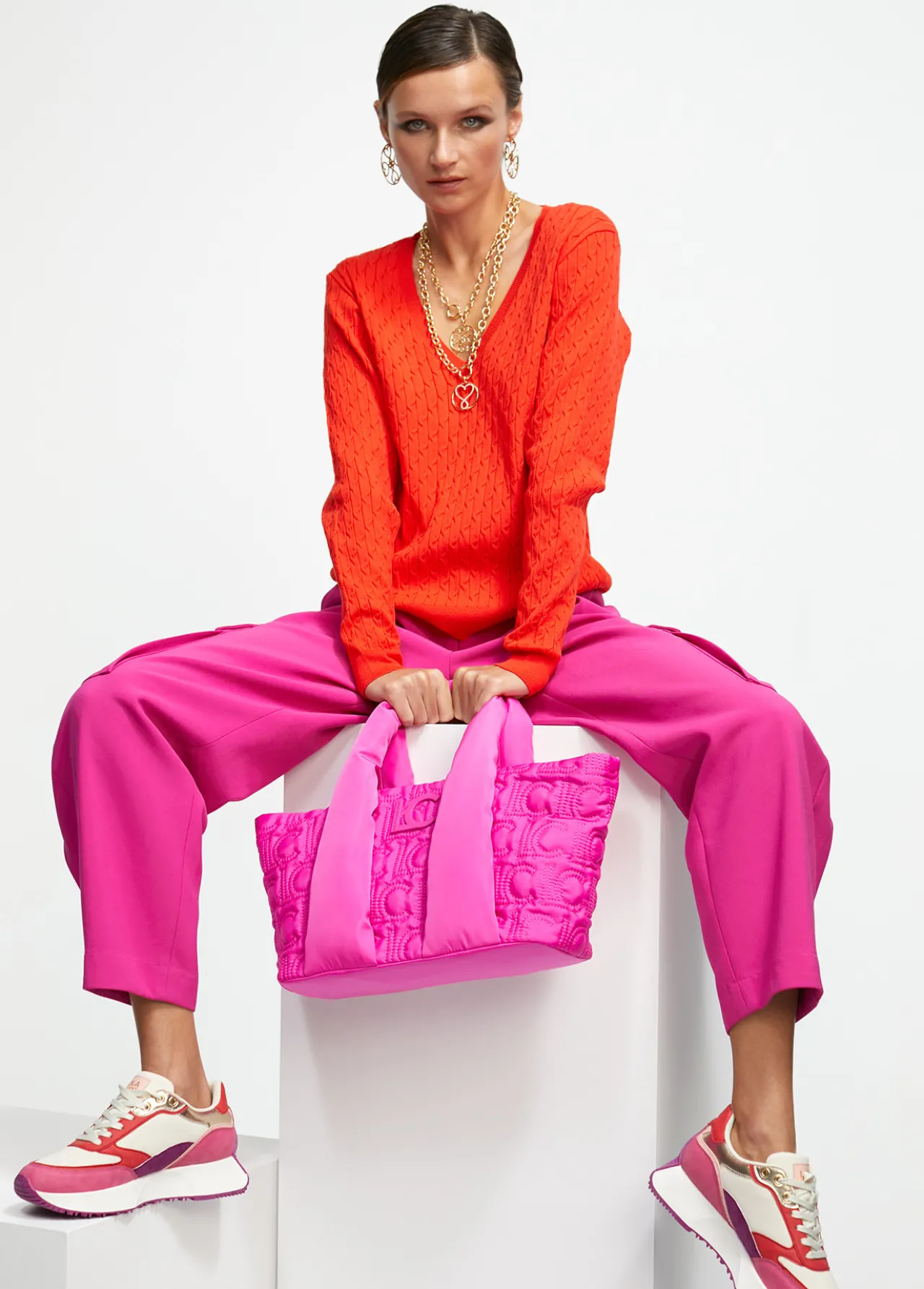 shopper_acolchado_3.webp Lola Casademunt Bolsos Shopper | Bolsos De Hombro<Shopper acolchado NEGRO
