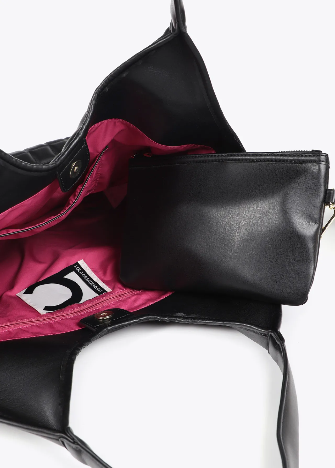 shopper_acolchado_de_cuadros_2.webp Lola Casademunt Bolsos De Hombro | Bolsos Shopper<Shopper acolchado de cuadros NEGRO