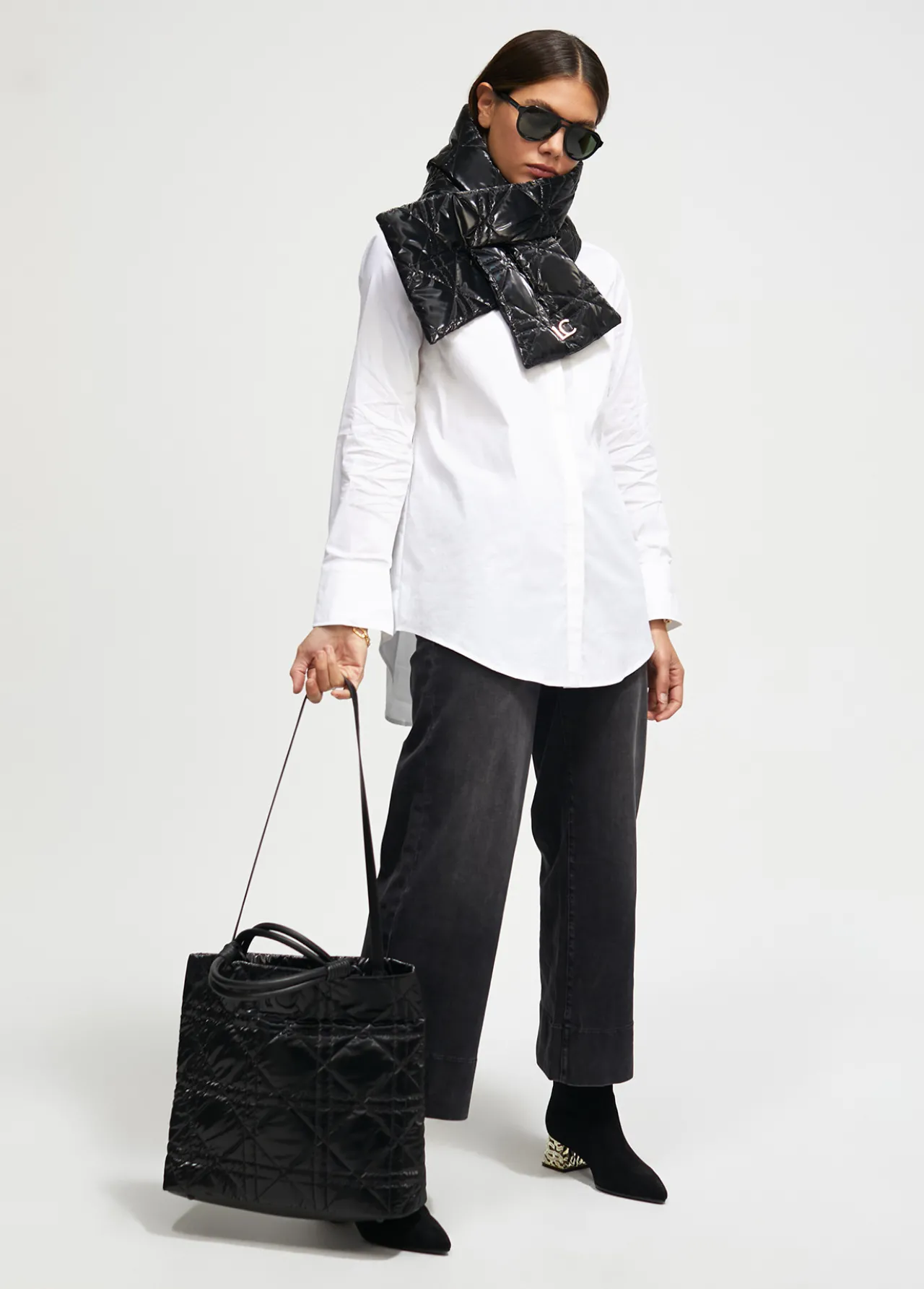 shopper_acolchado_efecto_brillante_1.webp Lola Casademunt Bolsos Shopper | Bolsos De Hombro<Shopper acolchado efecto brillante NEGRO