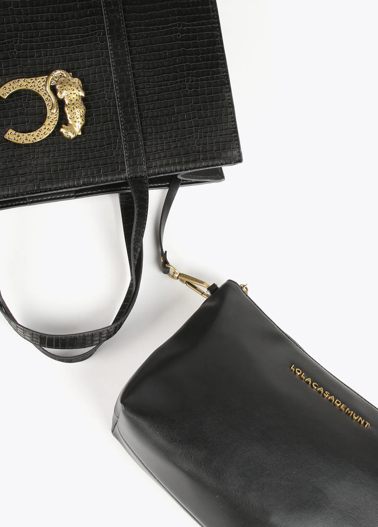 shopper_efecto_piel_cocodrilo_1.webp Lola Casademunt Bolsos Shopper | Bolsos De Hombro<Shopper efecto piel cocodrilo NEGRO