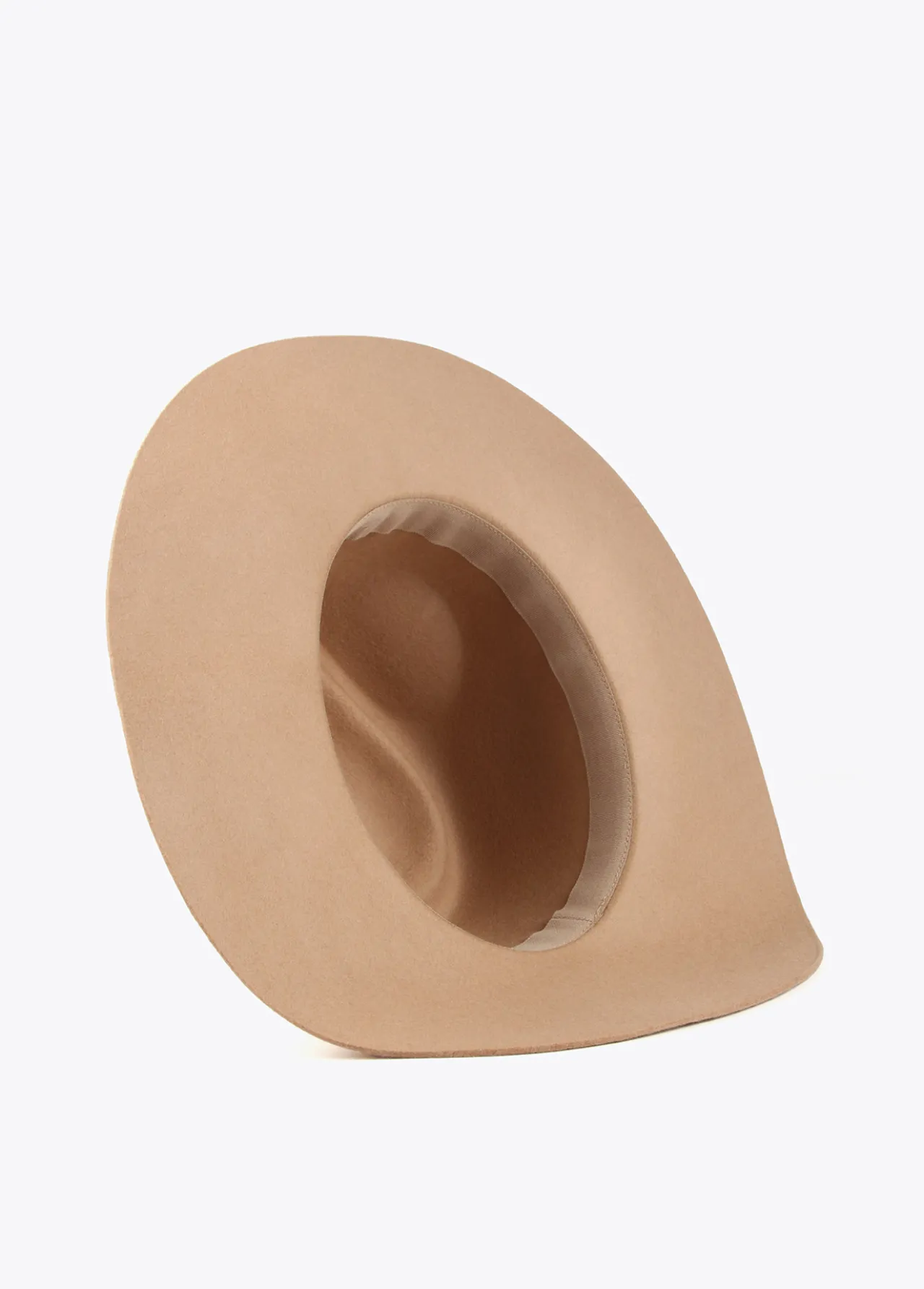 sombrero_fieltro_lana_3.webp Lola Casademunt Gorros Sombreros Y Guantes<Sombrero fieltro lana CAMEL